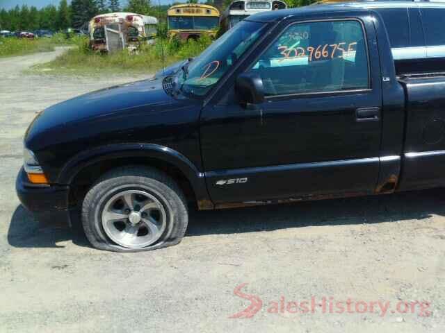 1VWAA7A3XLC005368 1998 CHEVROLET S10