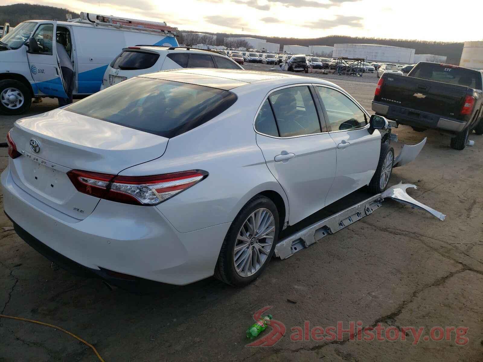 4T1B11HK8JU004093 2018 TOYOTA CAMRY