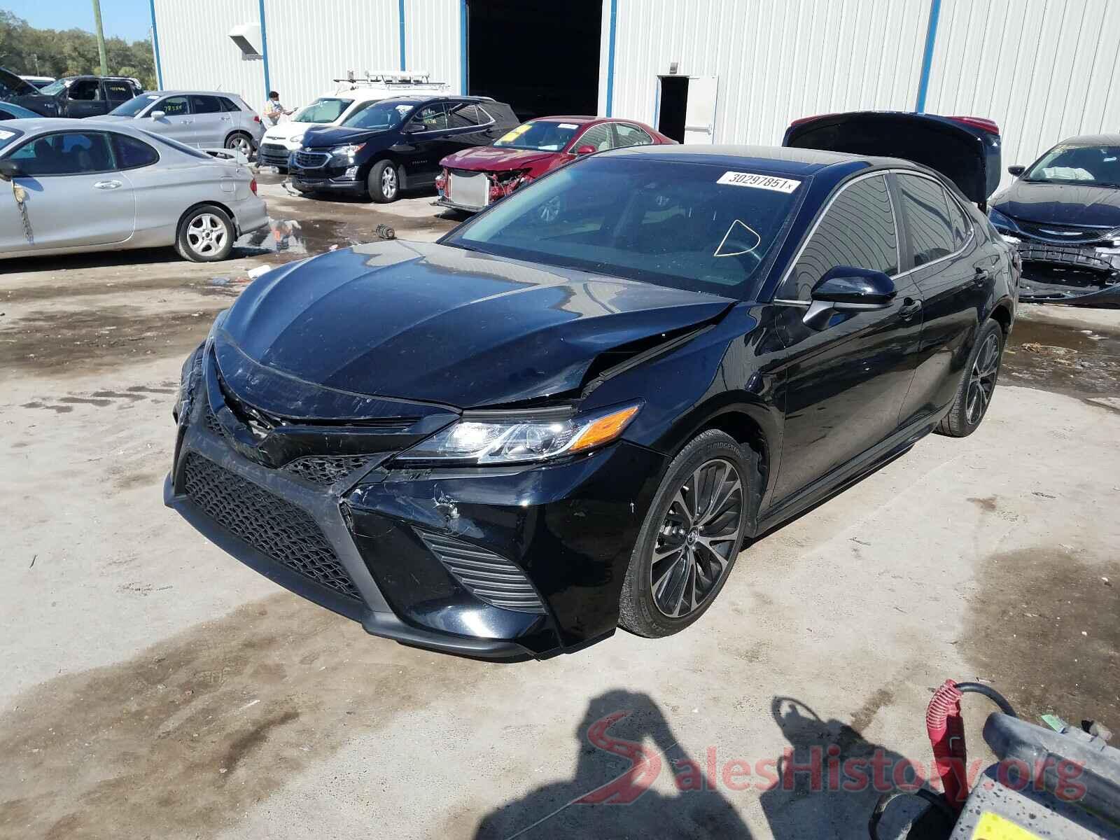 4T1B11HK8JU105957 2018 TOYOTA CAMRY