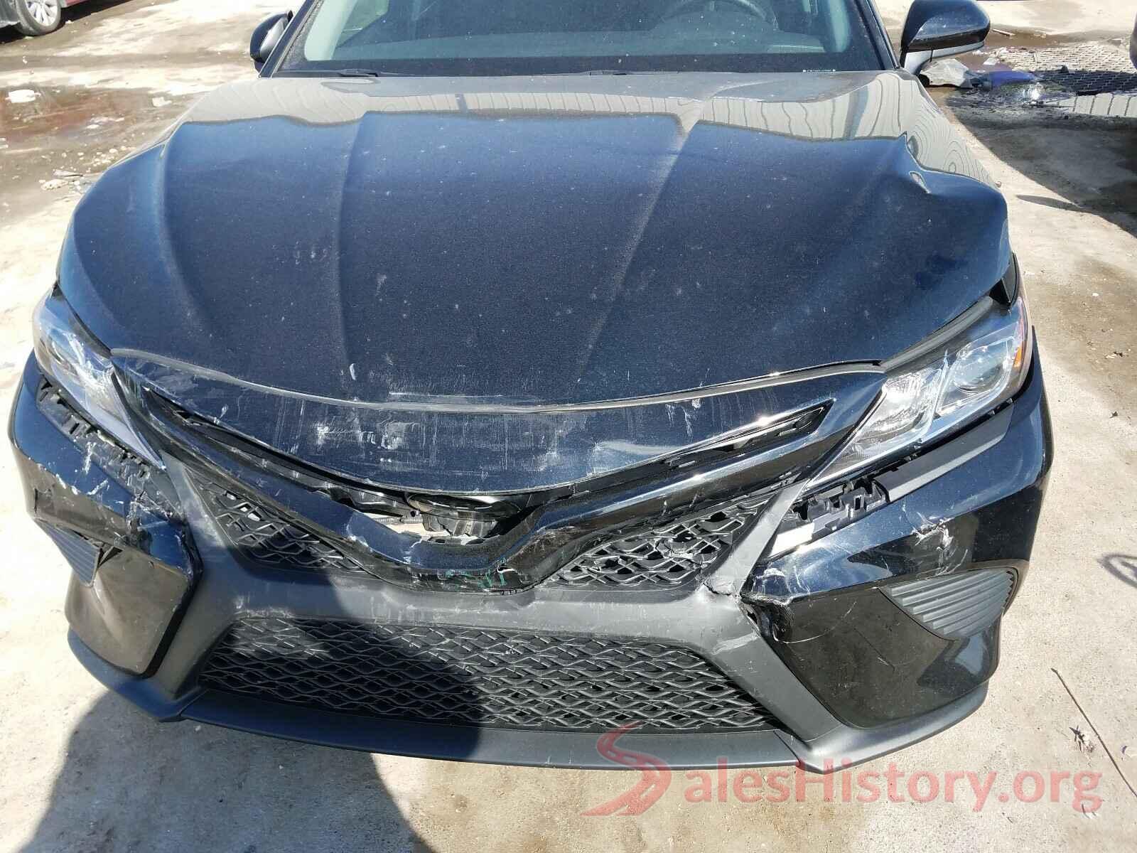 4T1B11HK8JU105957 2018 TOYOTA CAMRY