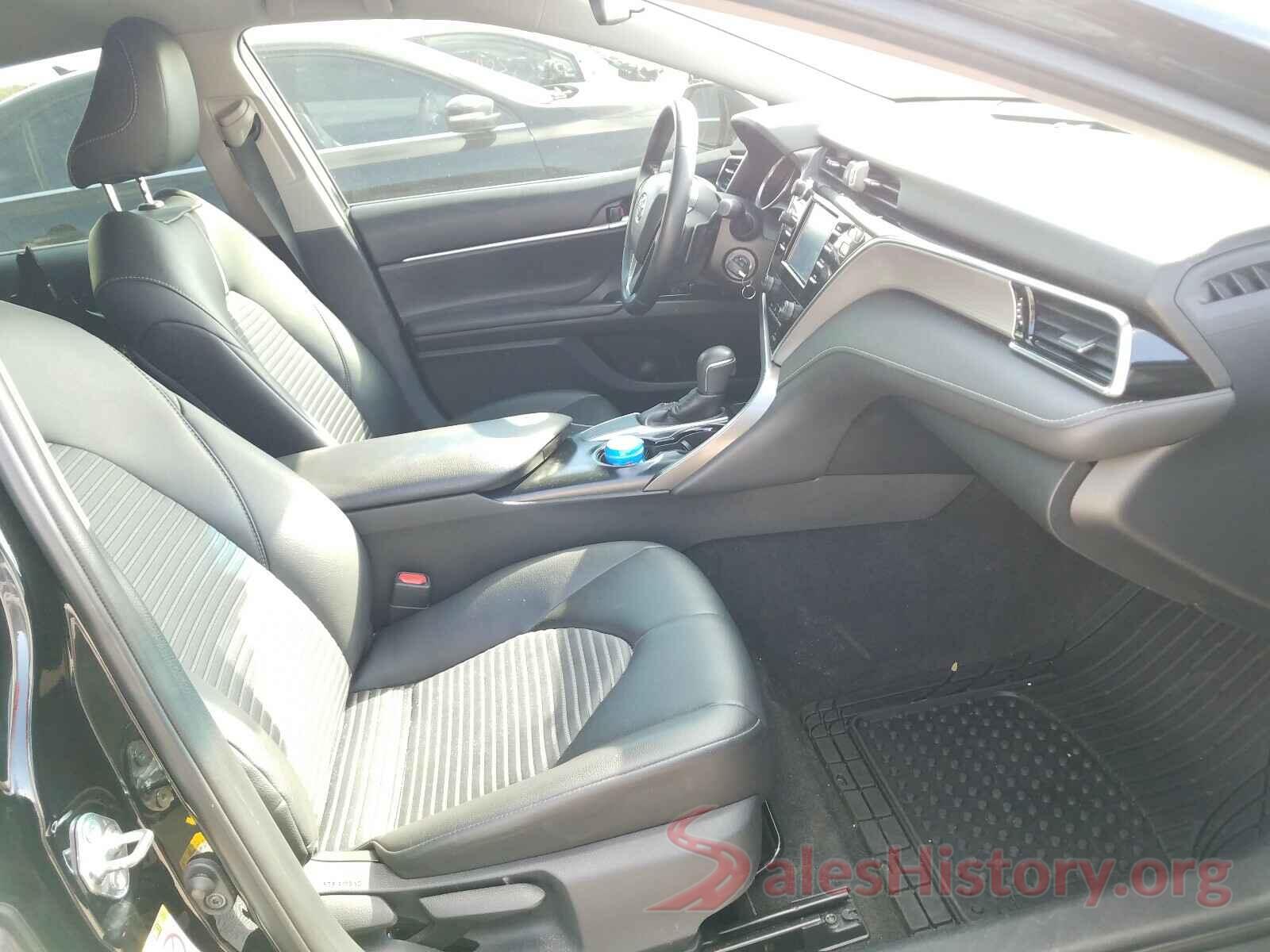 4T1B11HK8JU105957 2018 TOYOTA CAMRY