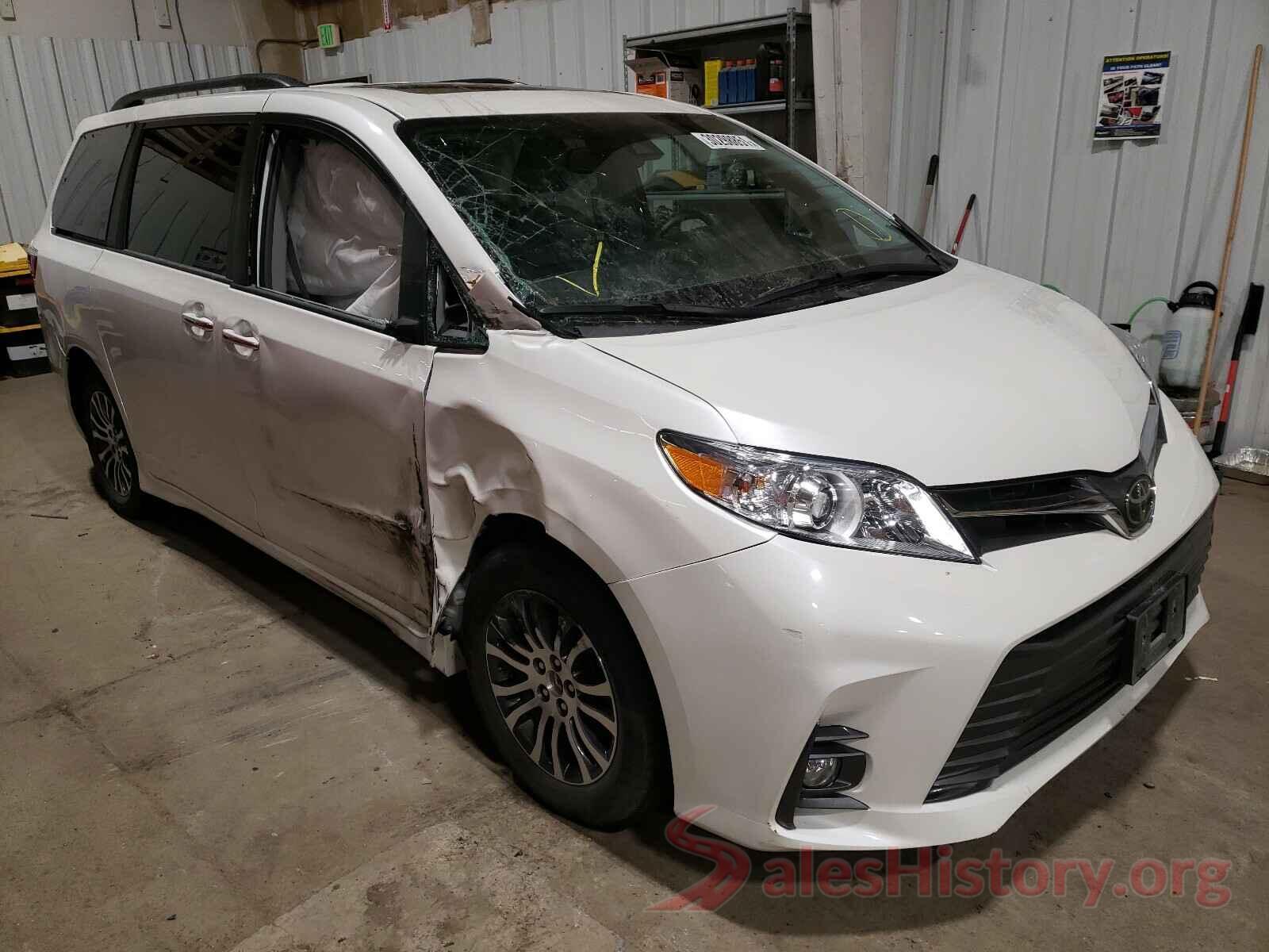 5TDYZ3DC8JS946733 2018 TOYOTA SIENNA