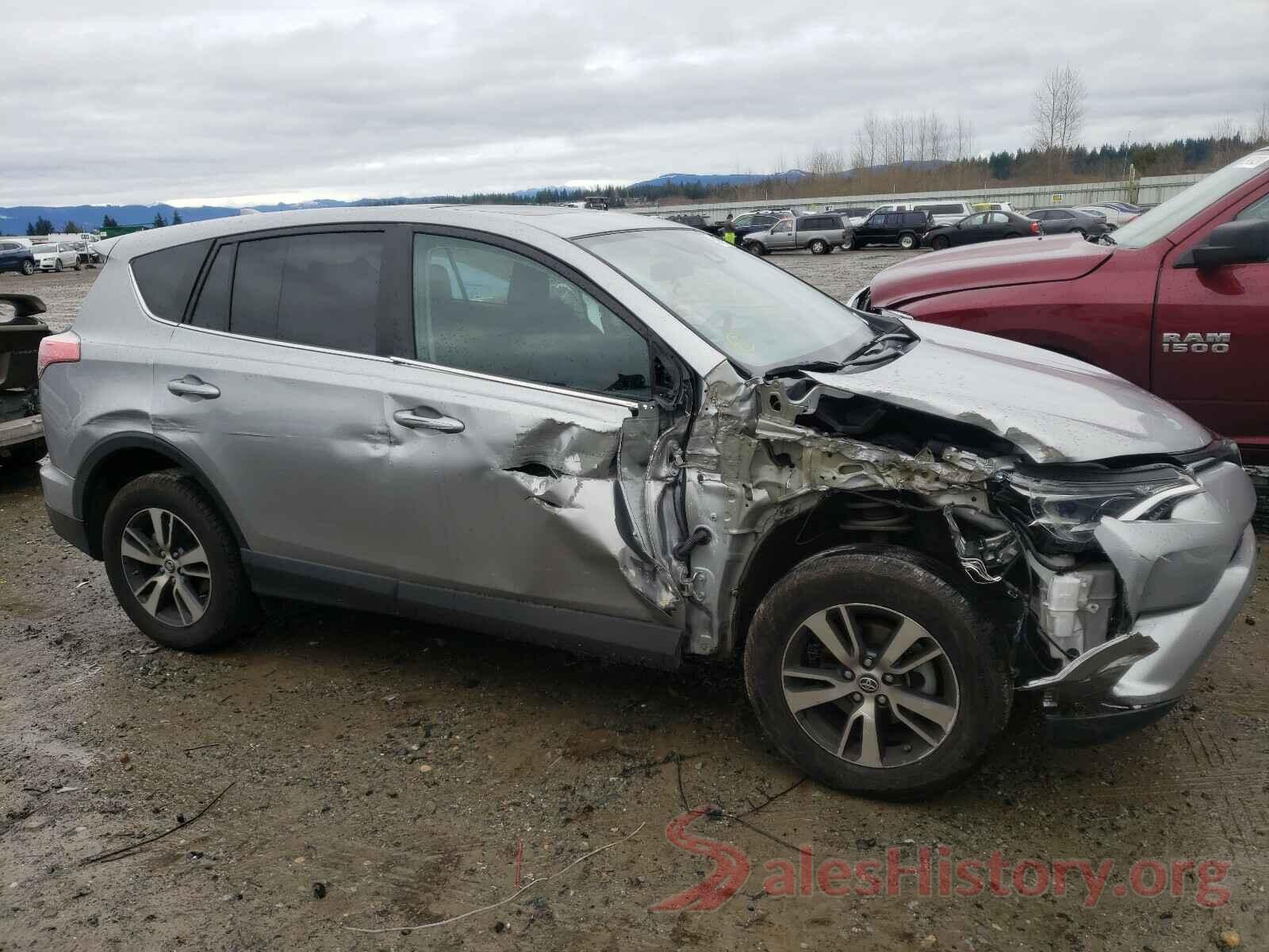 2T3RFREV2JW801475 2018 TOYOTA RAV4