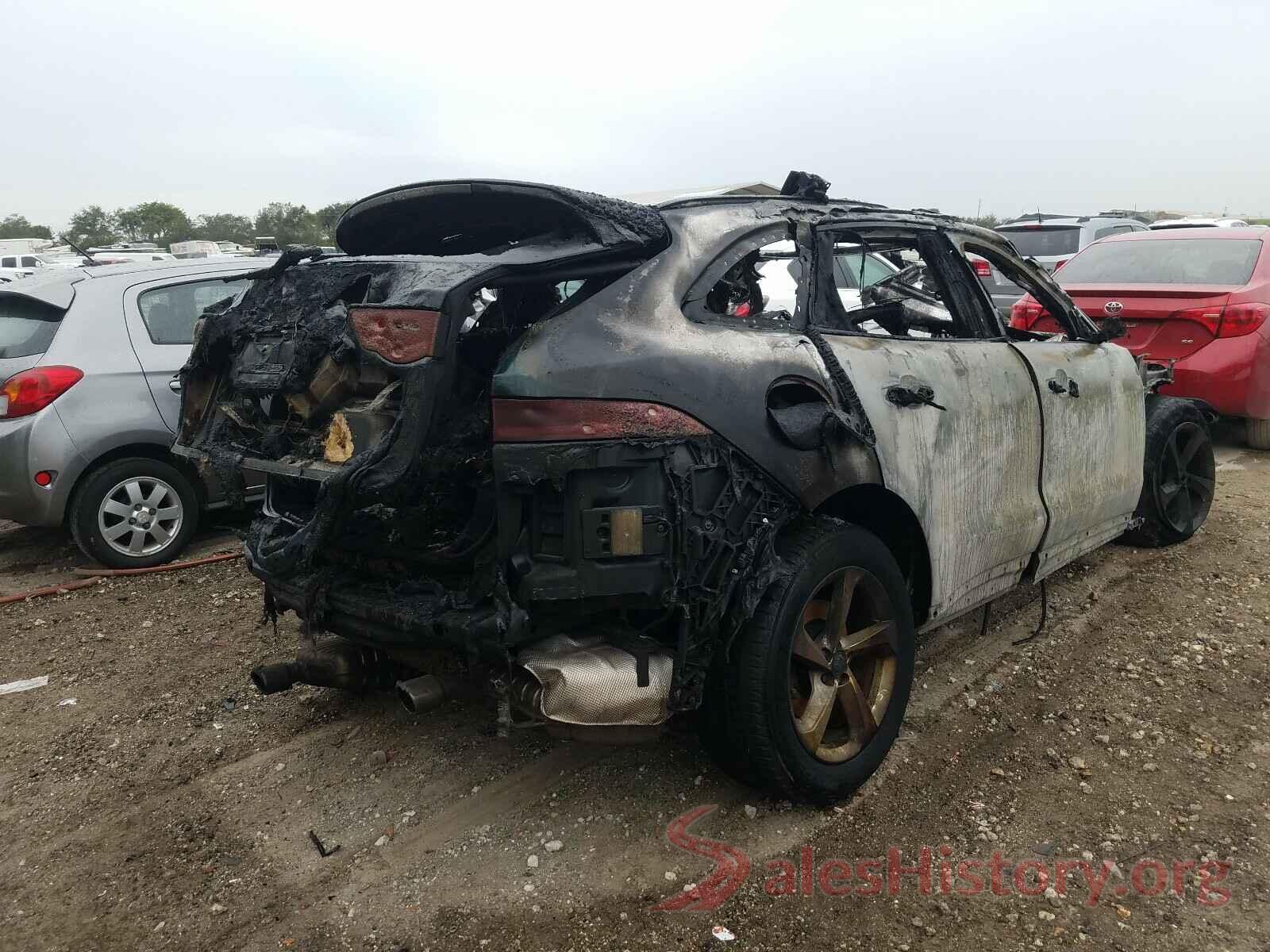 SADCJ2BV7HA074931 2017 JAGUAR F-PACE