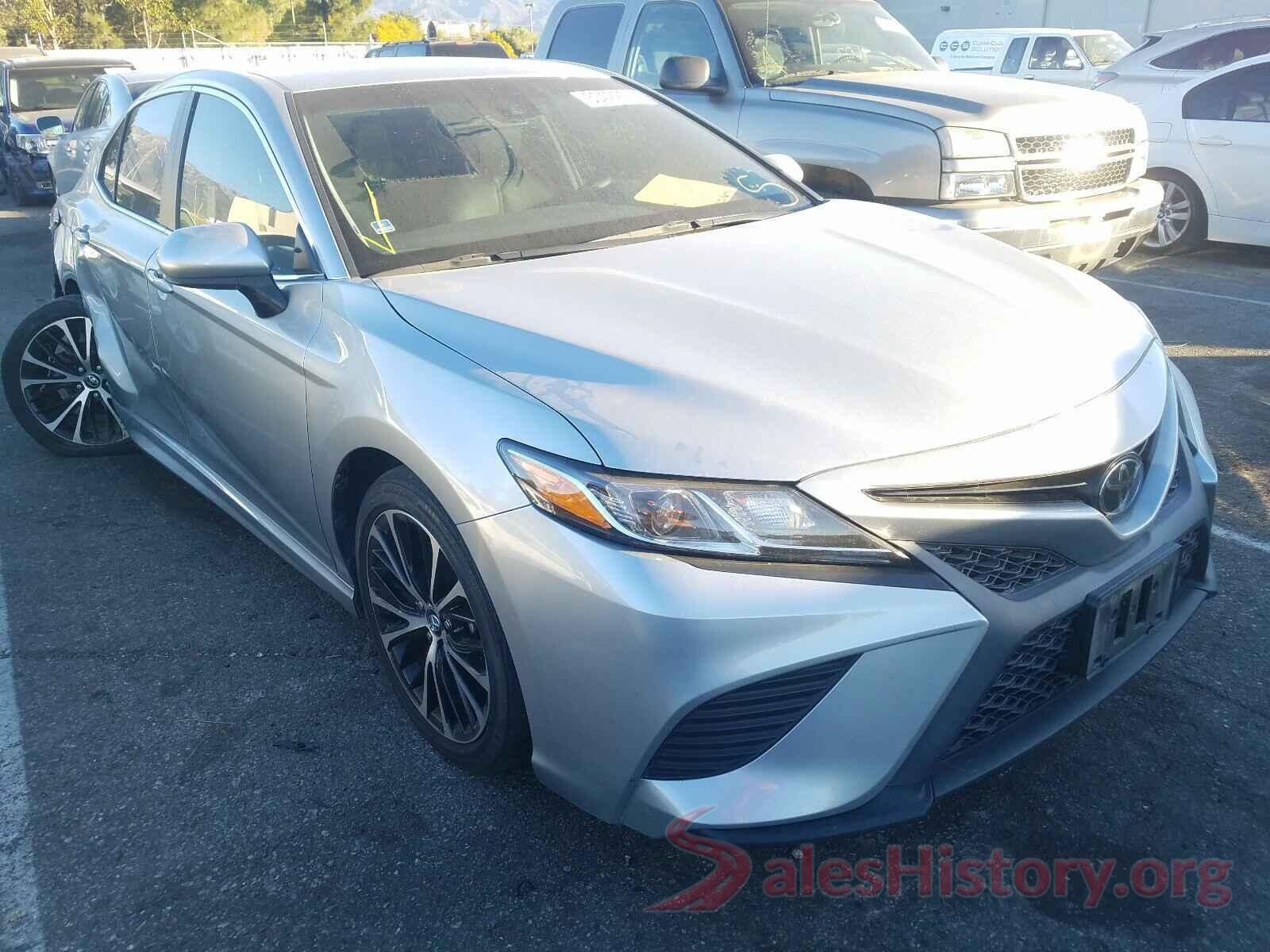 4T1B11HK2JU138422 2018 TOYOTA CAMRY