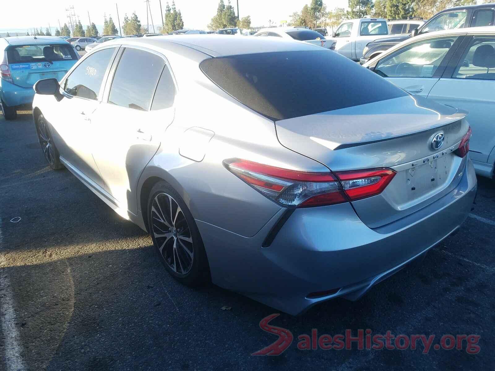 4T1B11HK2JU138422 2018 TOYOTA CAMRY