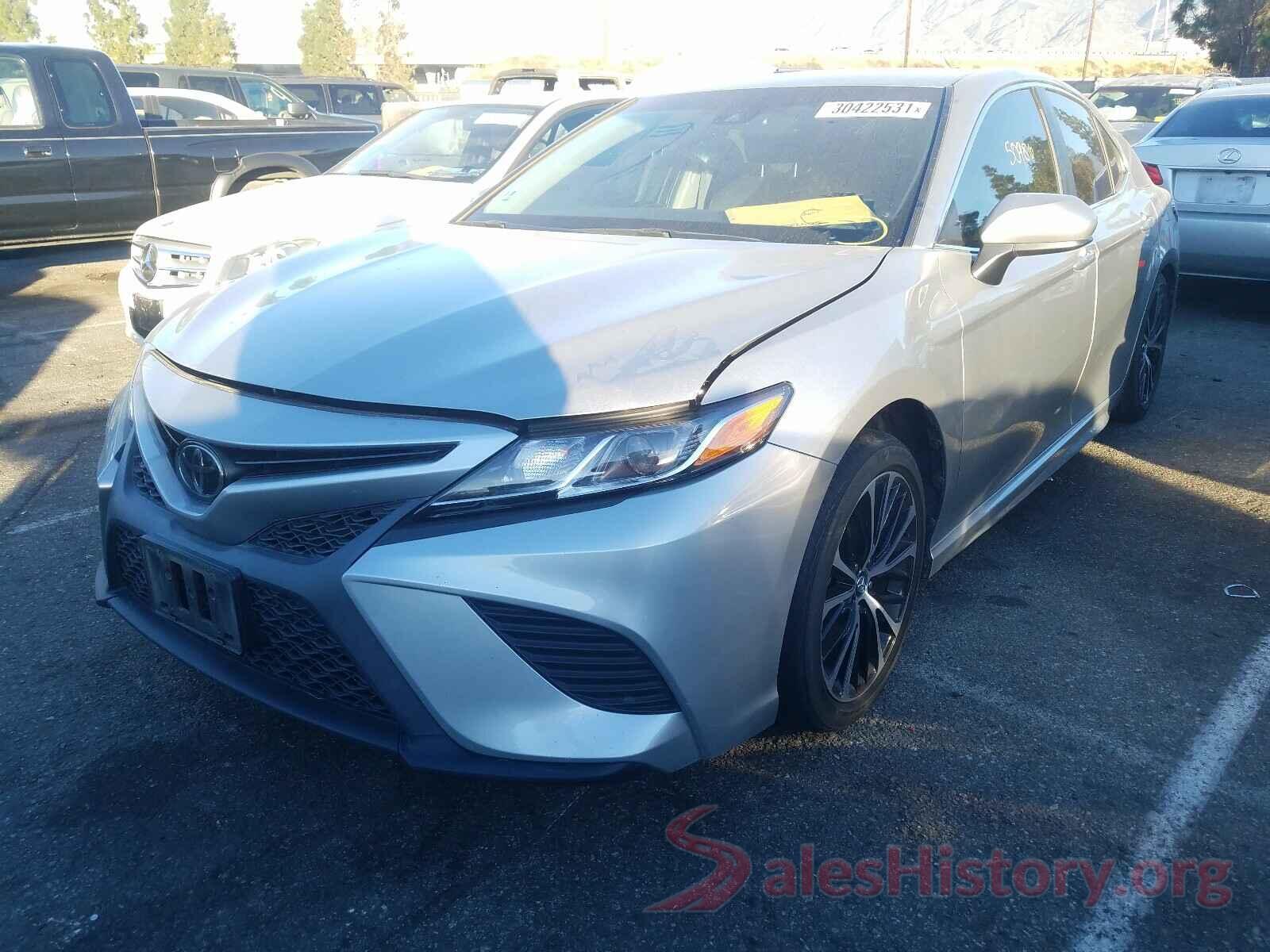 4T1B11HK2JU138422 2018 TOYOTA CAMRY