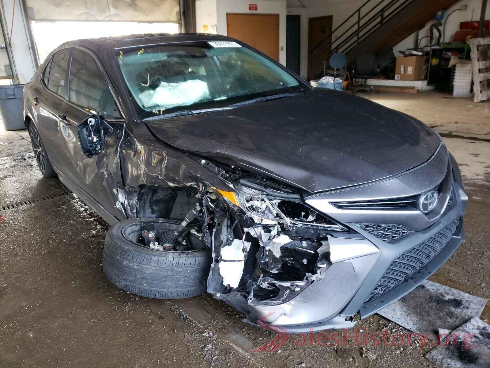 4T1B11HK9JU105854 2018 TOYOTA CAMRY