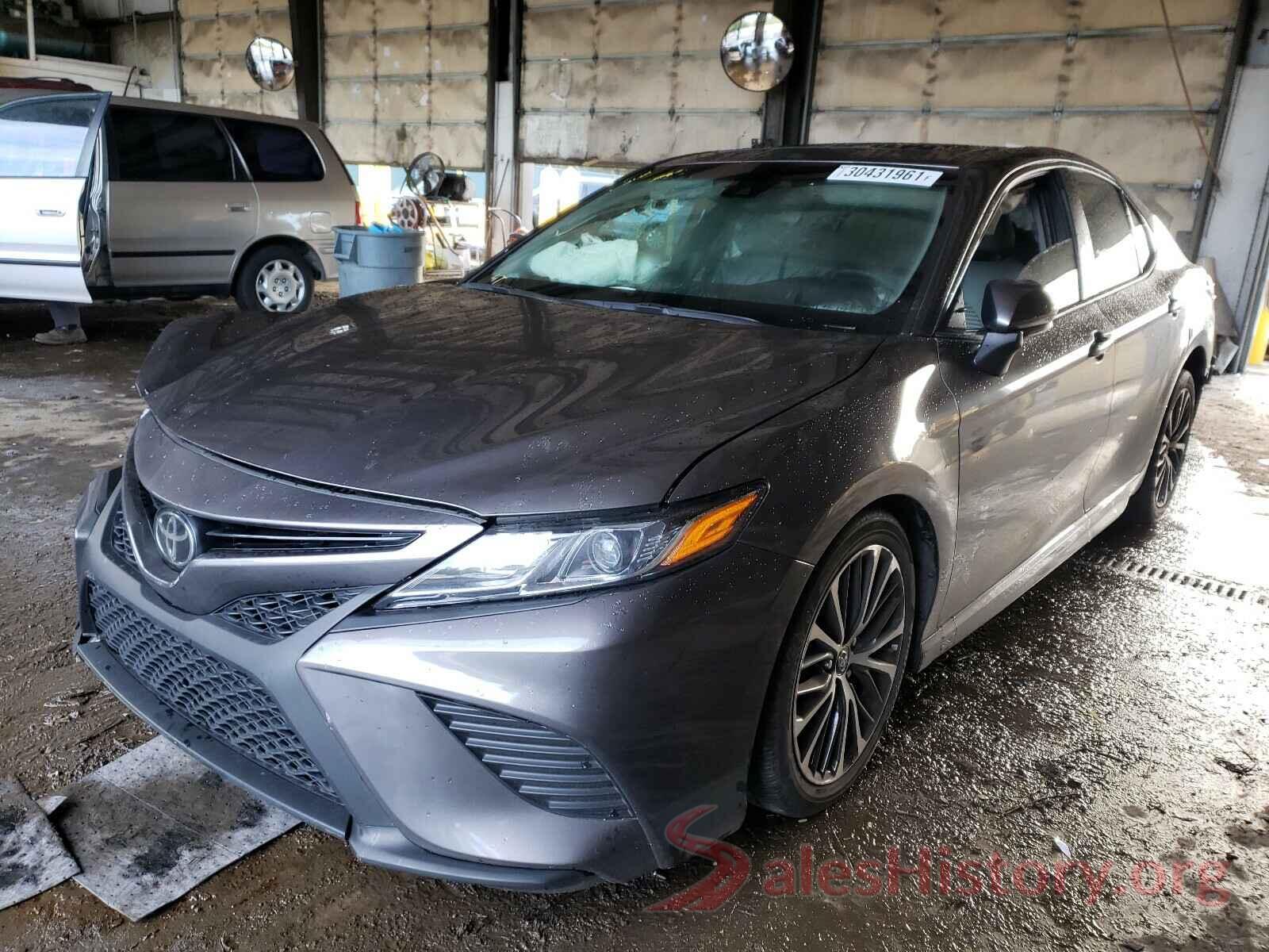 4T1B11HK9JU105854 2018 TOYOTA CAMRY