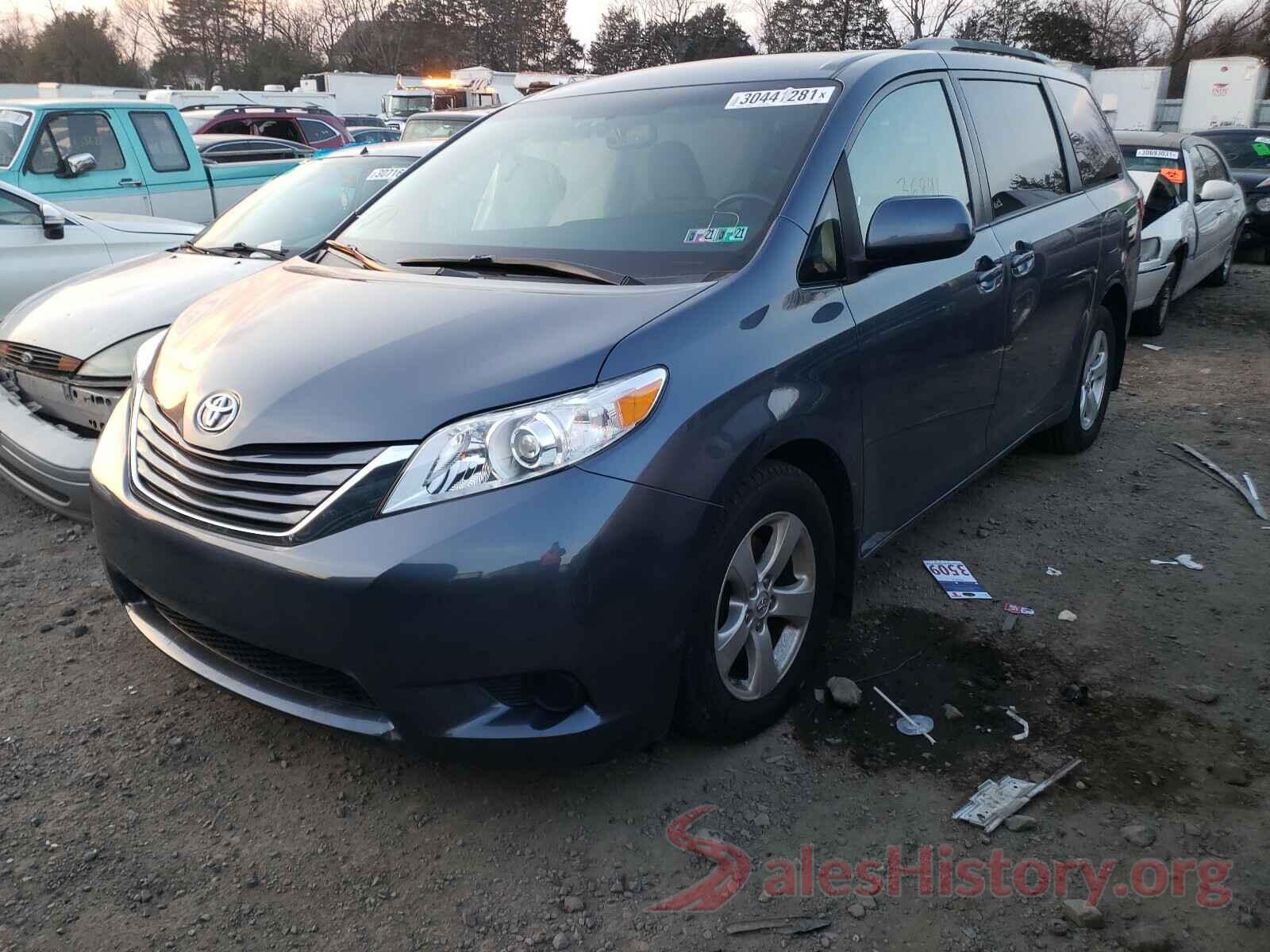 5TDKZ3DC0HS869081 2017 TOYOTA SIENNA