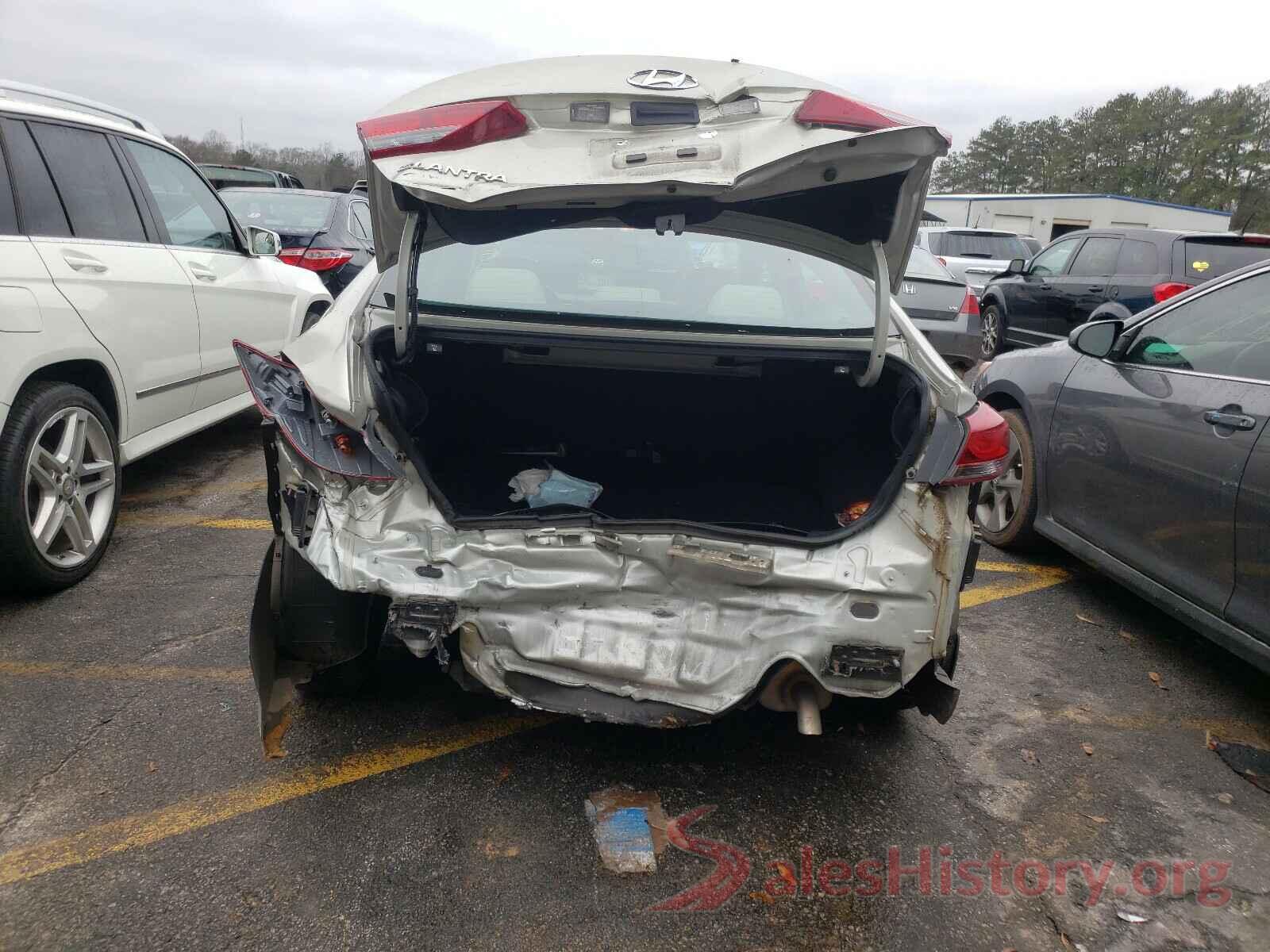 5NPD74LF2JH309588 2018 HYUNDAI ELANTRA