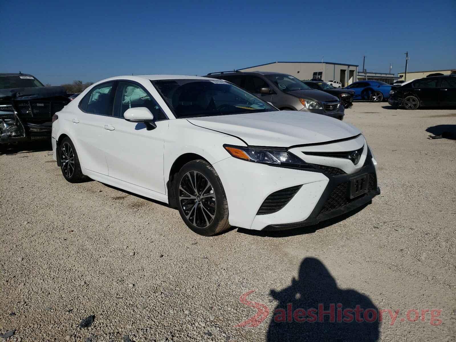 4T1B11HK4JU153231 2018 TOYOTA CAMRY