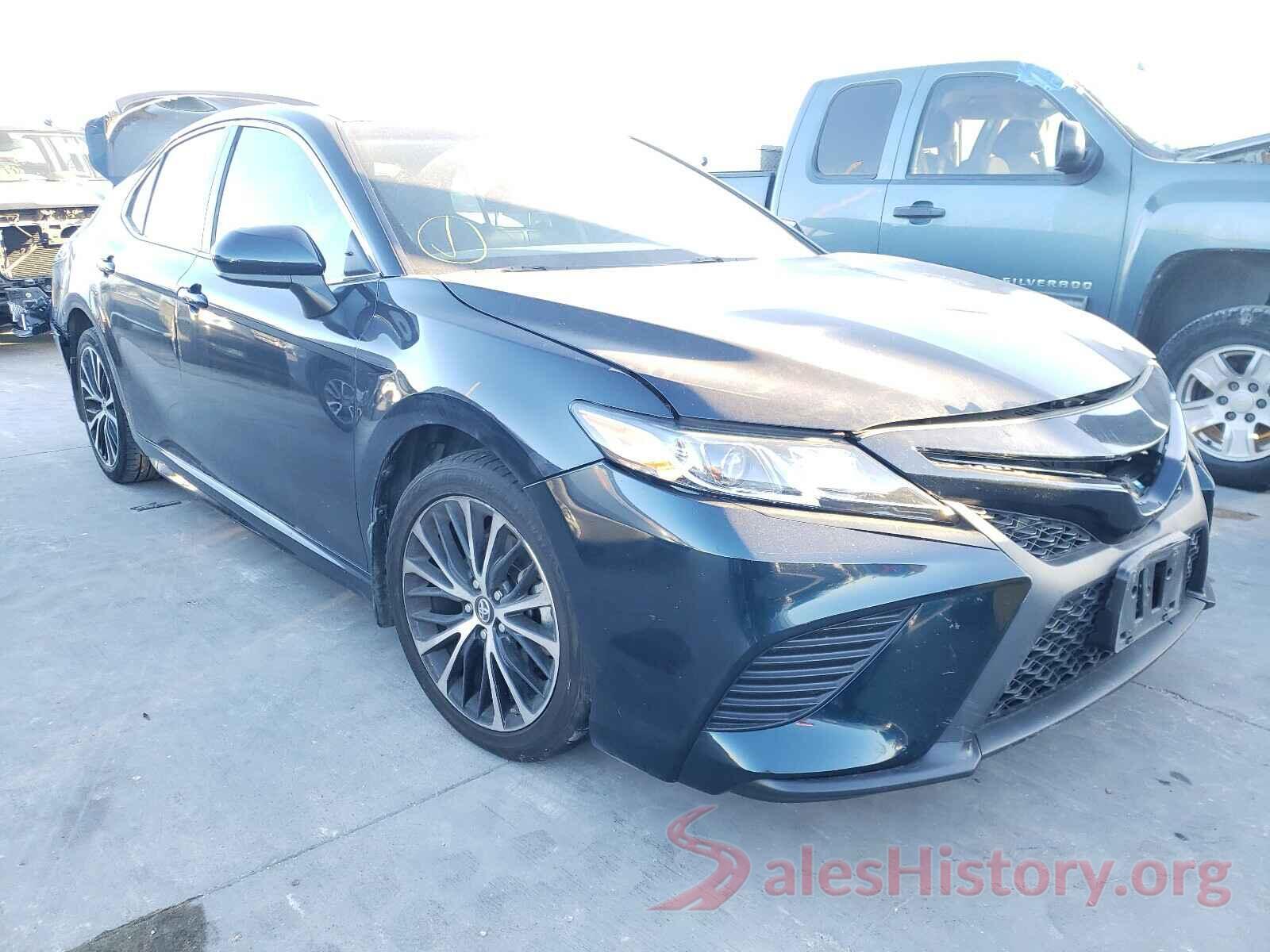 4T1B11HK9JU643700 2018 TOYOTA CAMRY