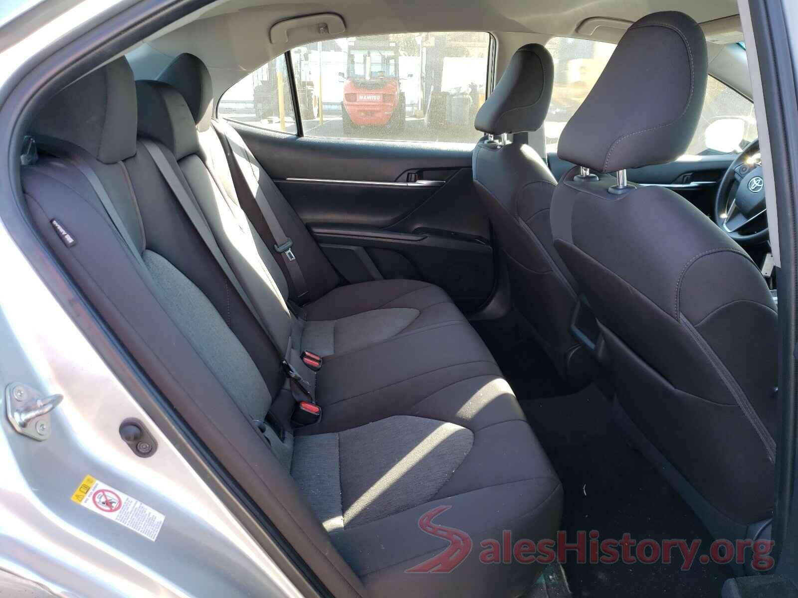 4T1B11HK2JU114573 2018 TOYOTA CAMRY