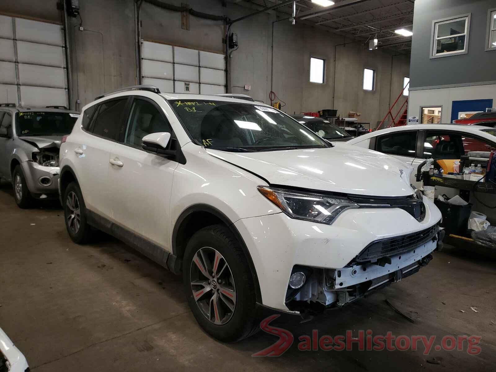 JTMRFREV3HJ108391 2017 TOYOTA RAV4