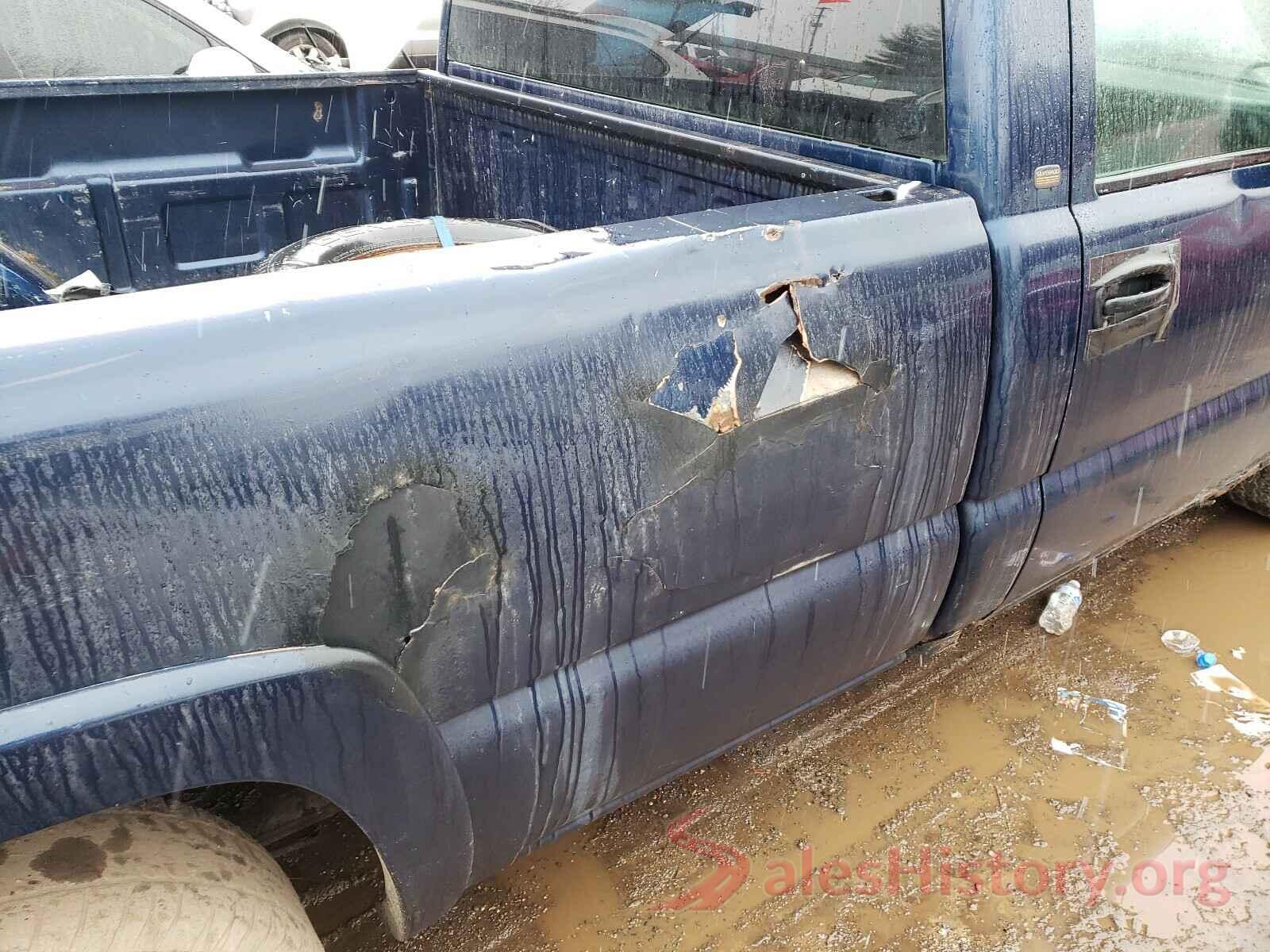 5YFBURHE6HP687715 2002 CHEVROLET SILVERADO