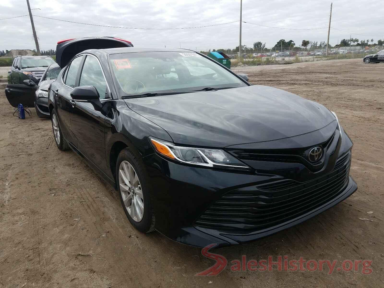 4T1B11HK4JU063657 2018 TOYOTA CAMRY