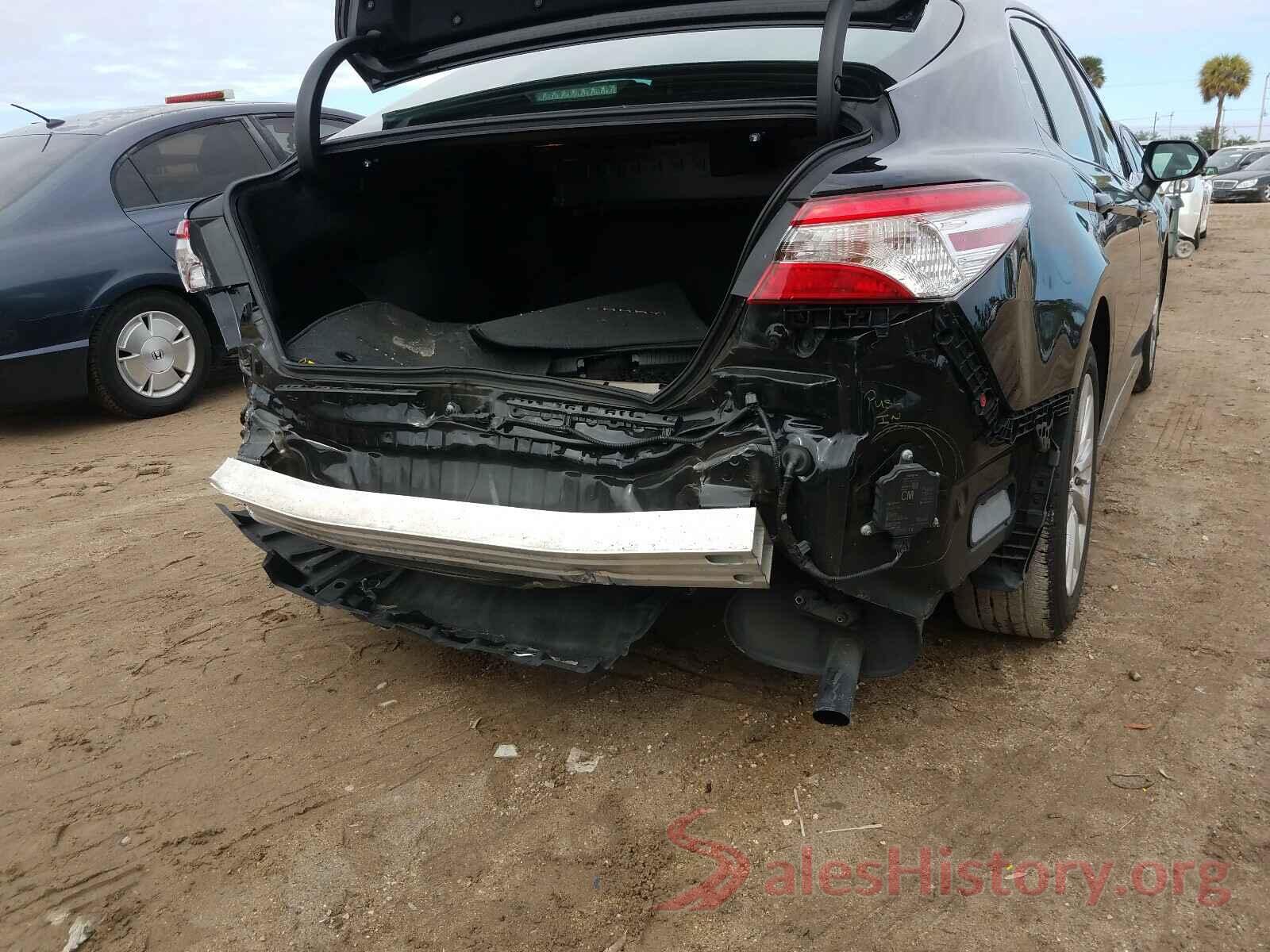 4T1B11HK4JU063657 2018 TOYOTA CAMRY