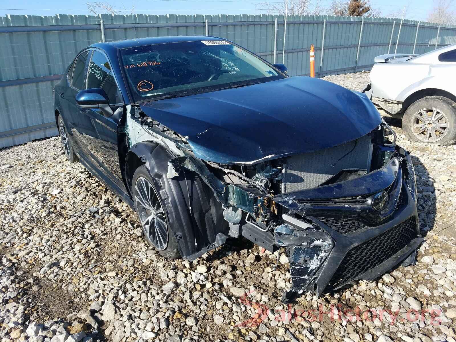 4T1B11HK9JU618926 2018 TOYOTA CAMRY