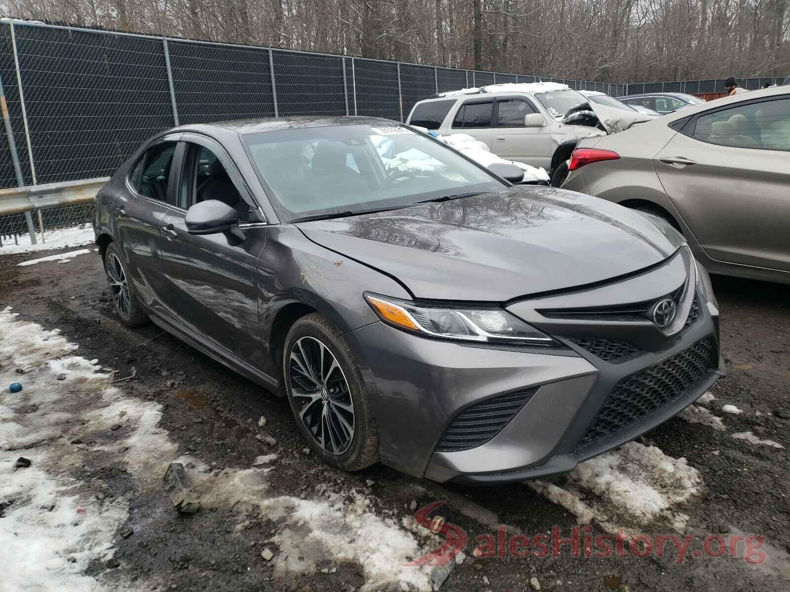 4T1B11HK1JU557149 2018 TOYOTA CAMRY