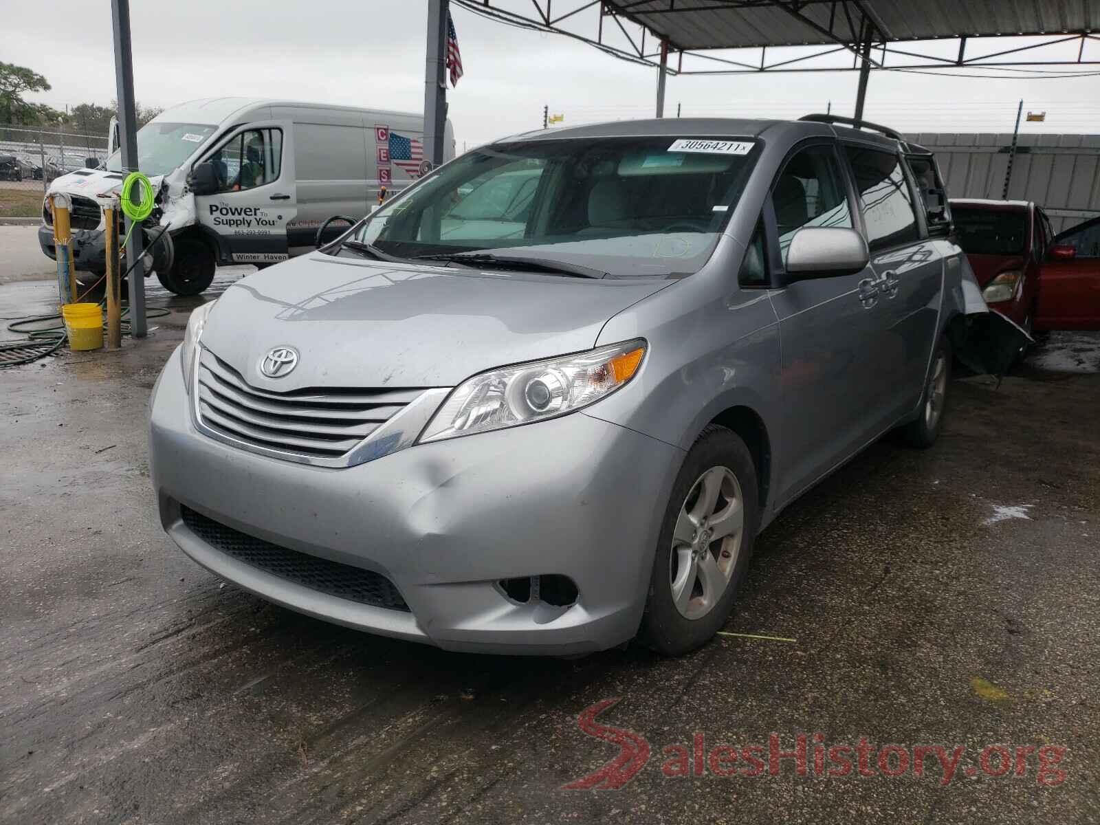 5TDKZ3DC8HS886923 2017 TOYOTA SIENNA