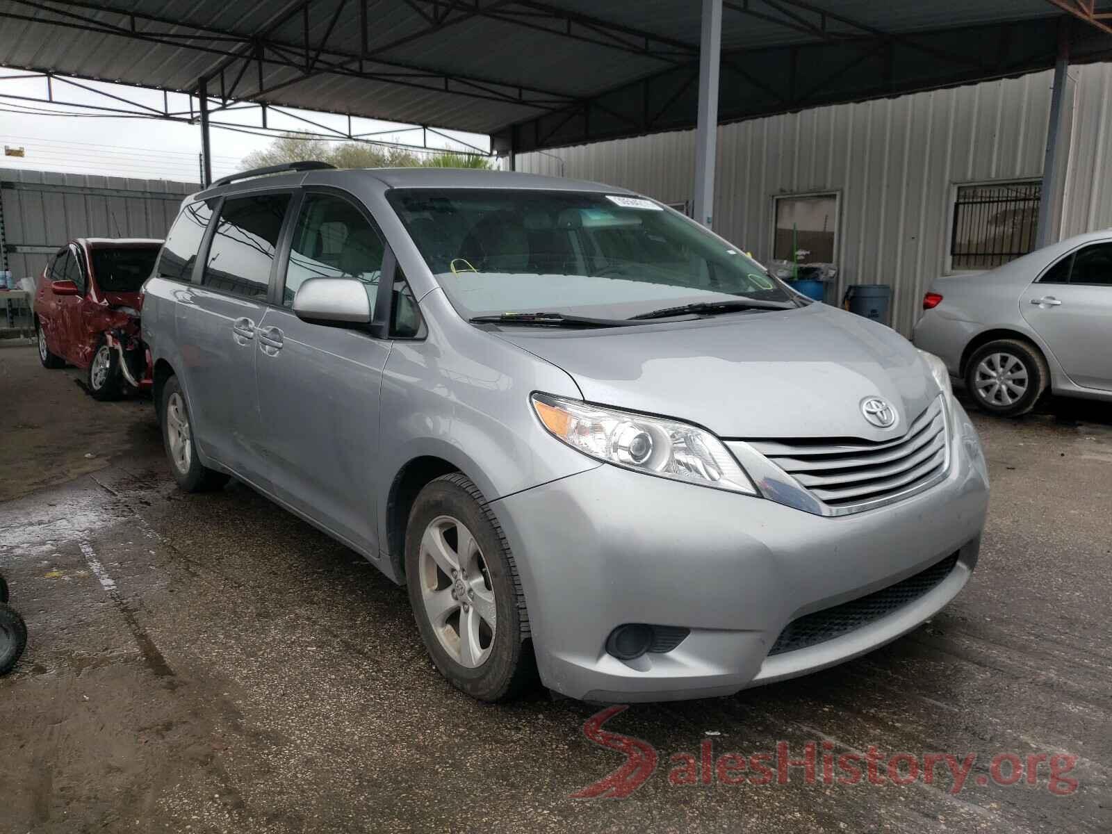 5TDKZ3DC8HS886923 2017 TOYOTA SIENNA