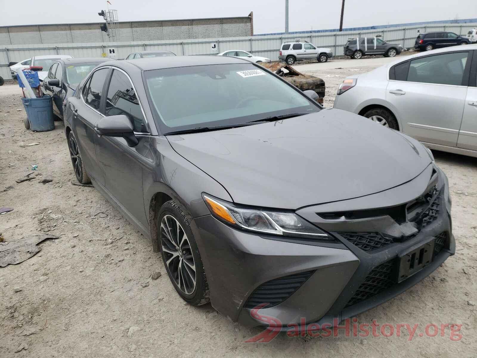 4T1B11HK2JU149520 2018 TOYOTA CAMRY