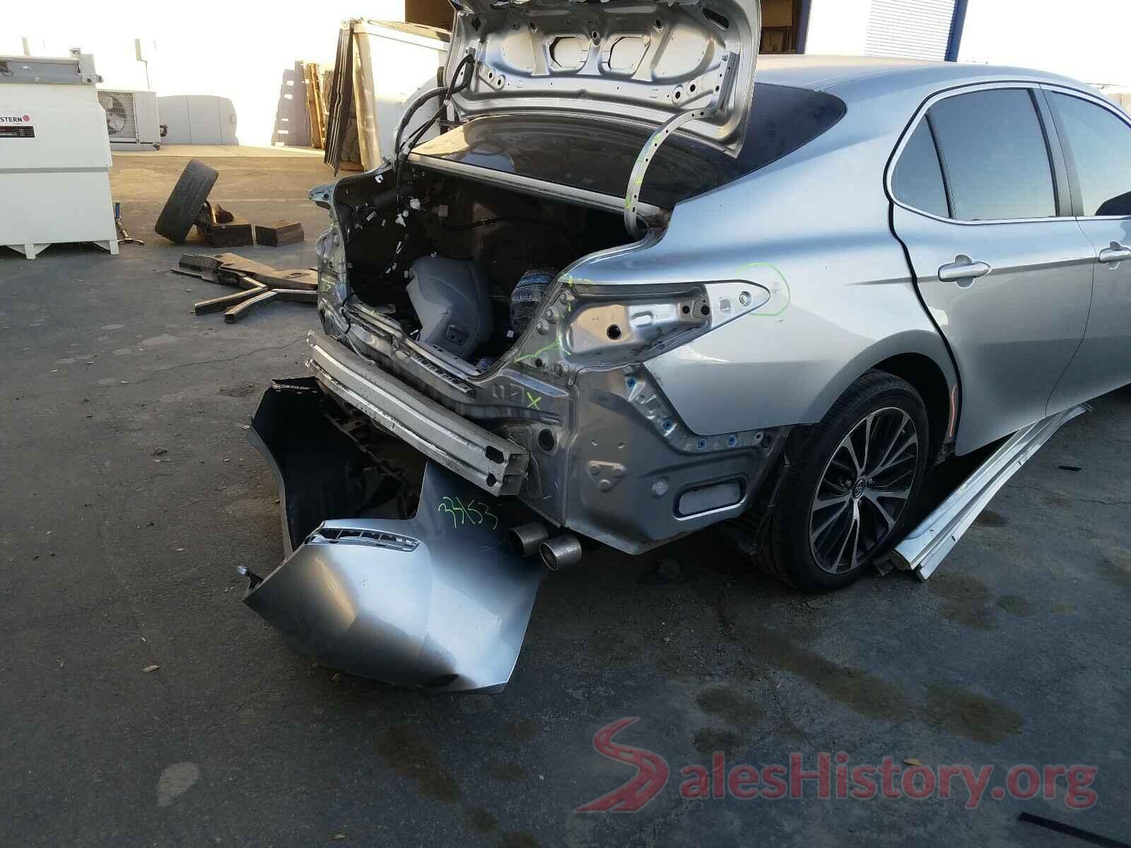 4T1B11HK5JU086641 2018 TOYOTA CAMRY