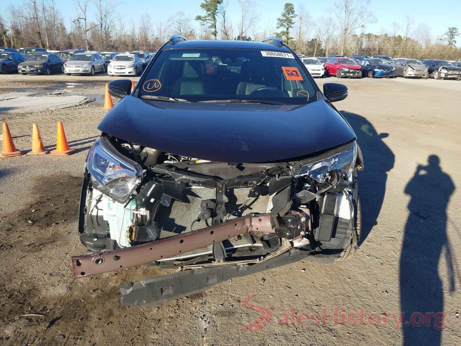 2T3NFREV1JW434812 2018 TOYOTA RAV4