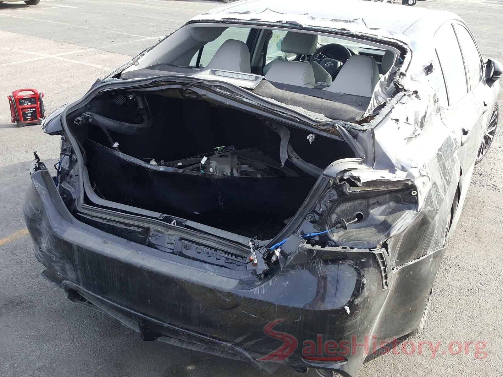 4T1B11HK2JU581251 2018 TOYOTA CAMRY