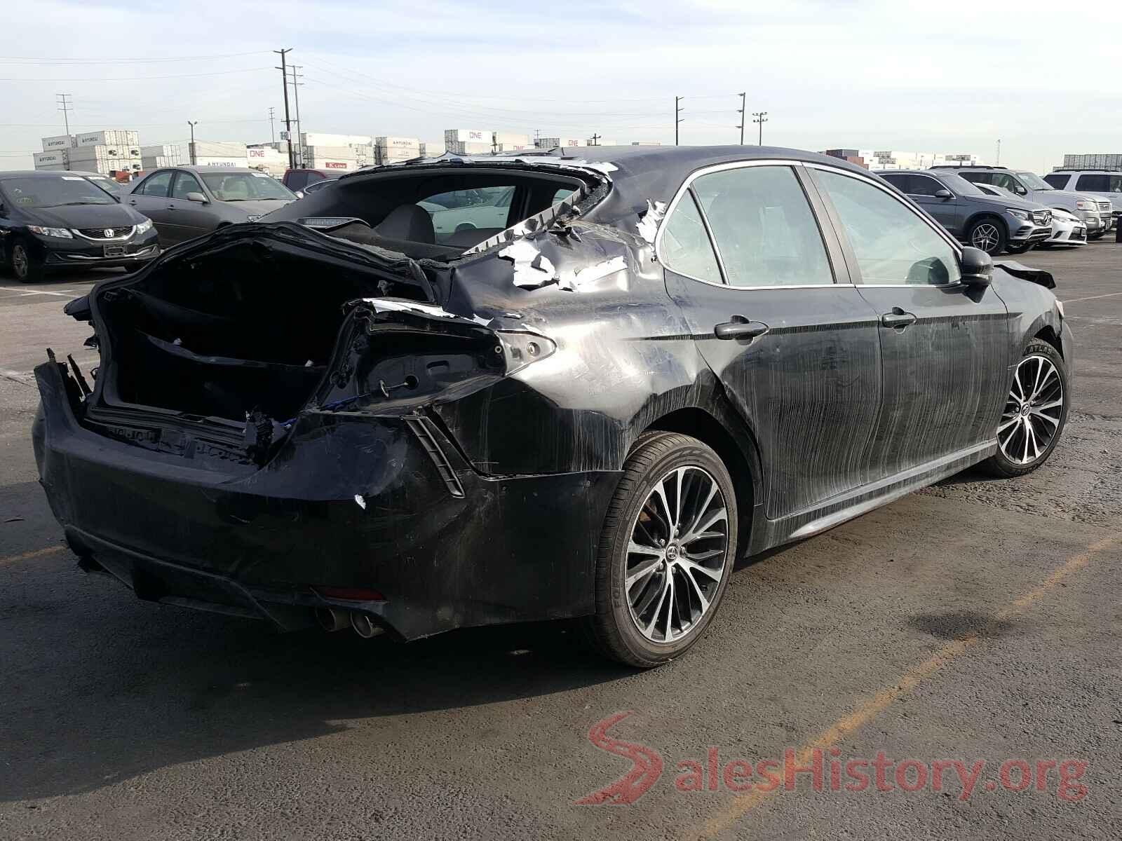 4T1B11HK2JU581251 2018 TOYOTA CAMRY