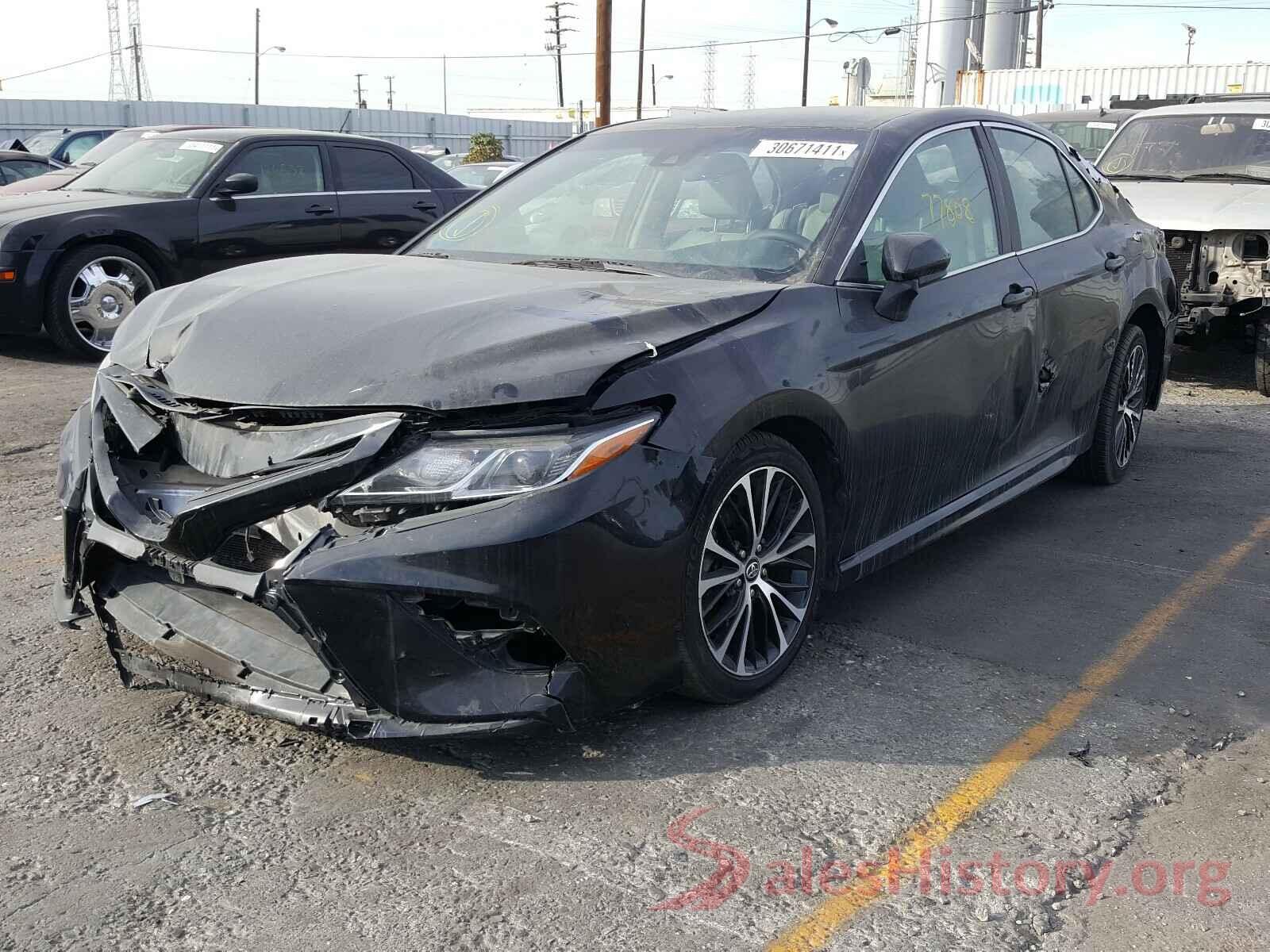 4T1B11HK2JU581251 2018 TOYOTA CAMRY