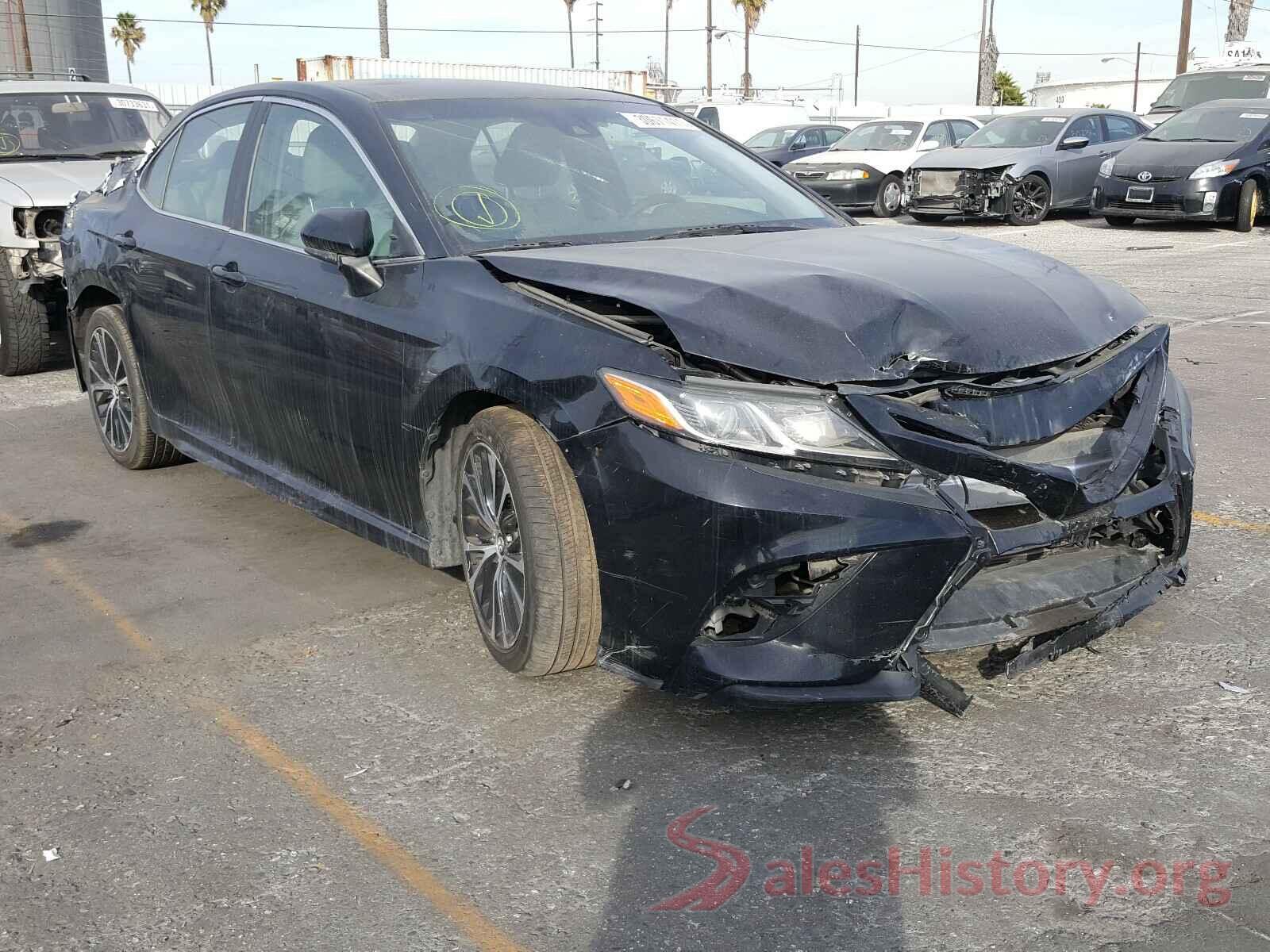 4T1B11HK2JU581251 2018 TOYOTA CAMRY