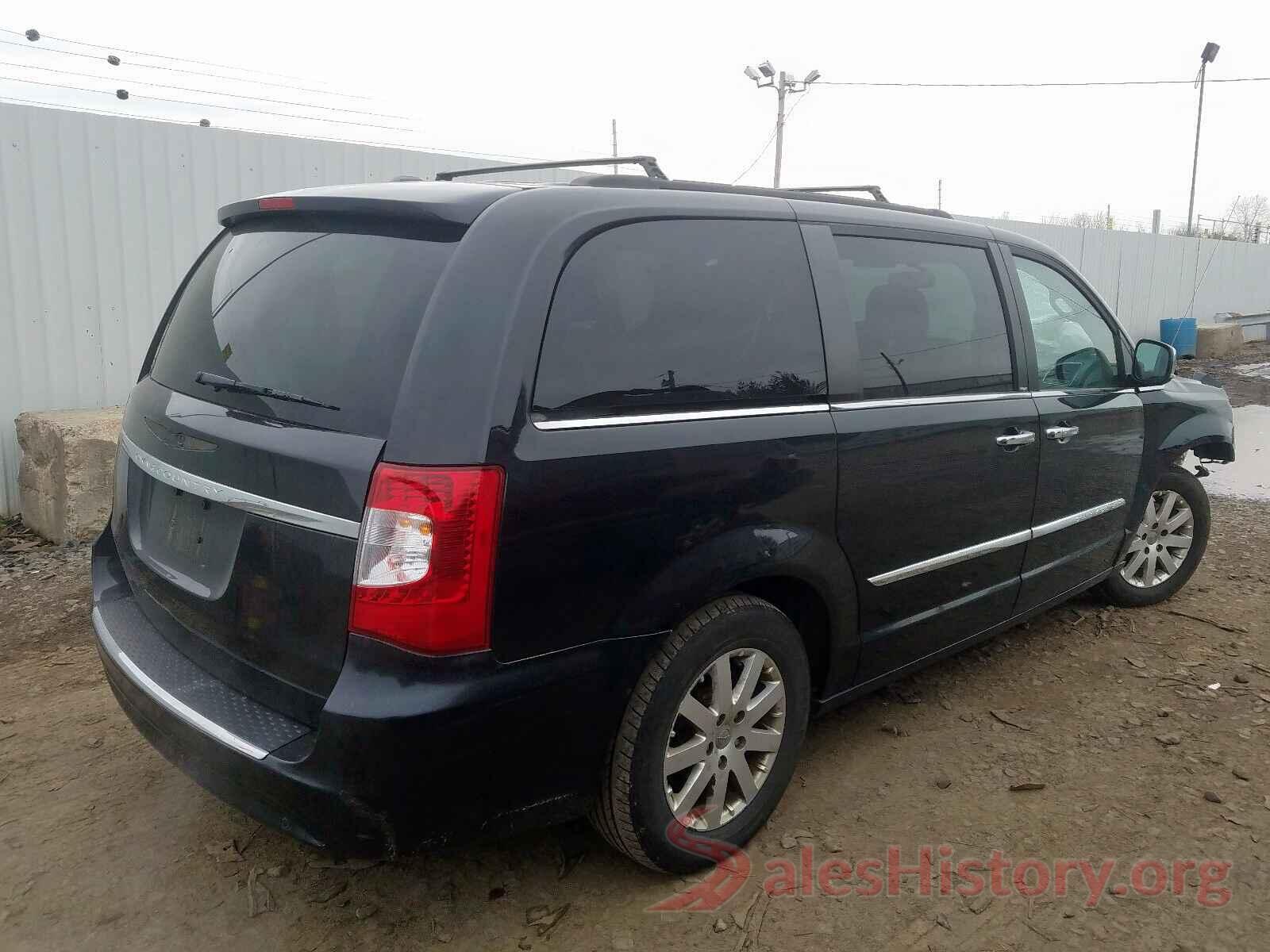 3CZRU6H32JM717926 2012 CHRYSLER TOWN & COU