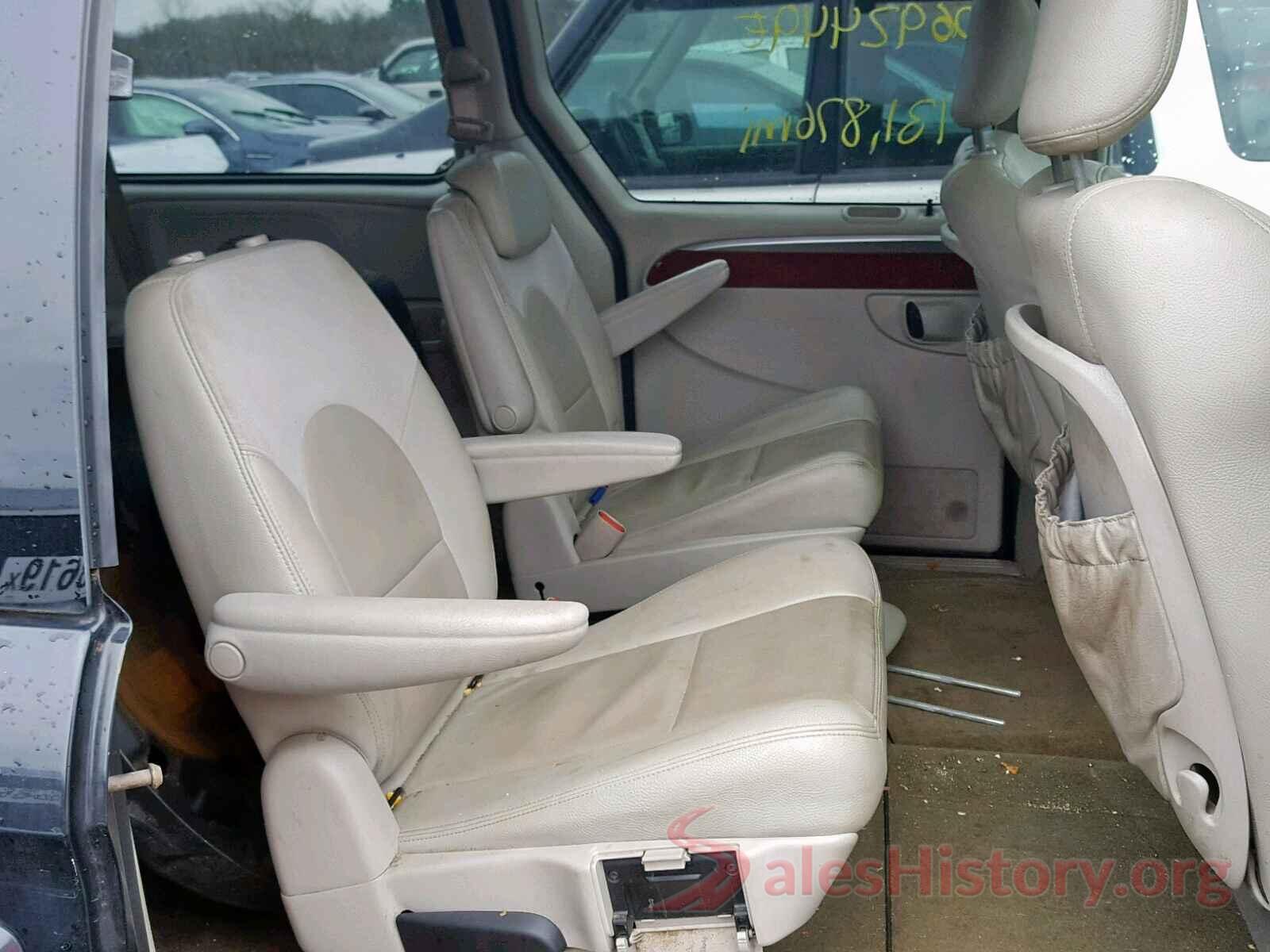 ZACCJBBT9GPD03425 2005 CHRYSLER TOWN & COU