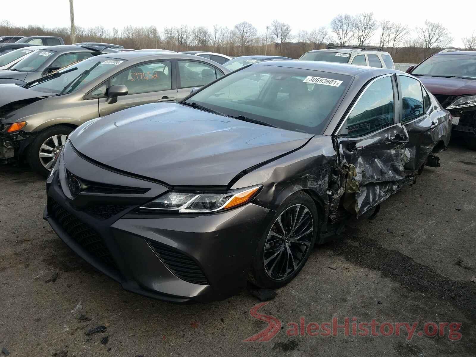 4T1B11HK9JU058132 2018 TOYOTA CAMRY