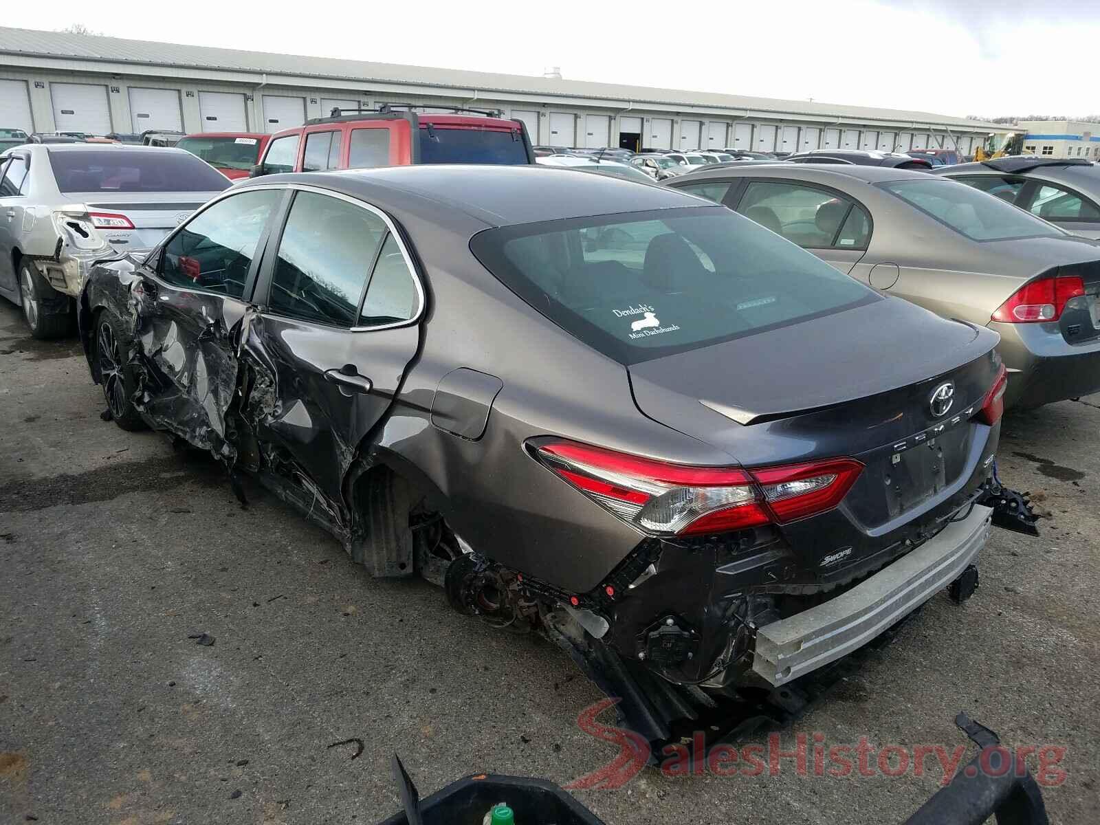 4T1B11HK9JU058132 2018 TOYOTA CAMRY