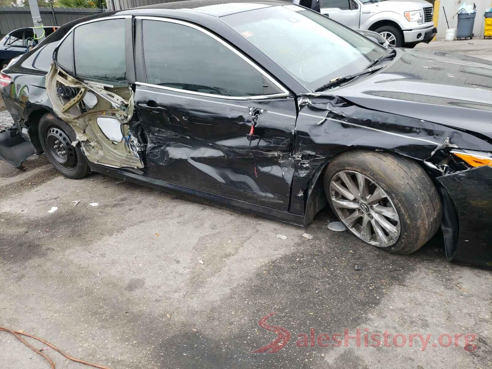 4T1B11HK8JU098458 2018 TOYOTA CAMRY