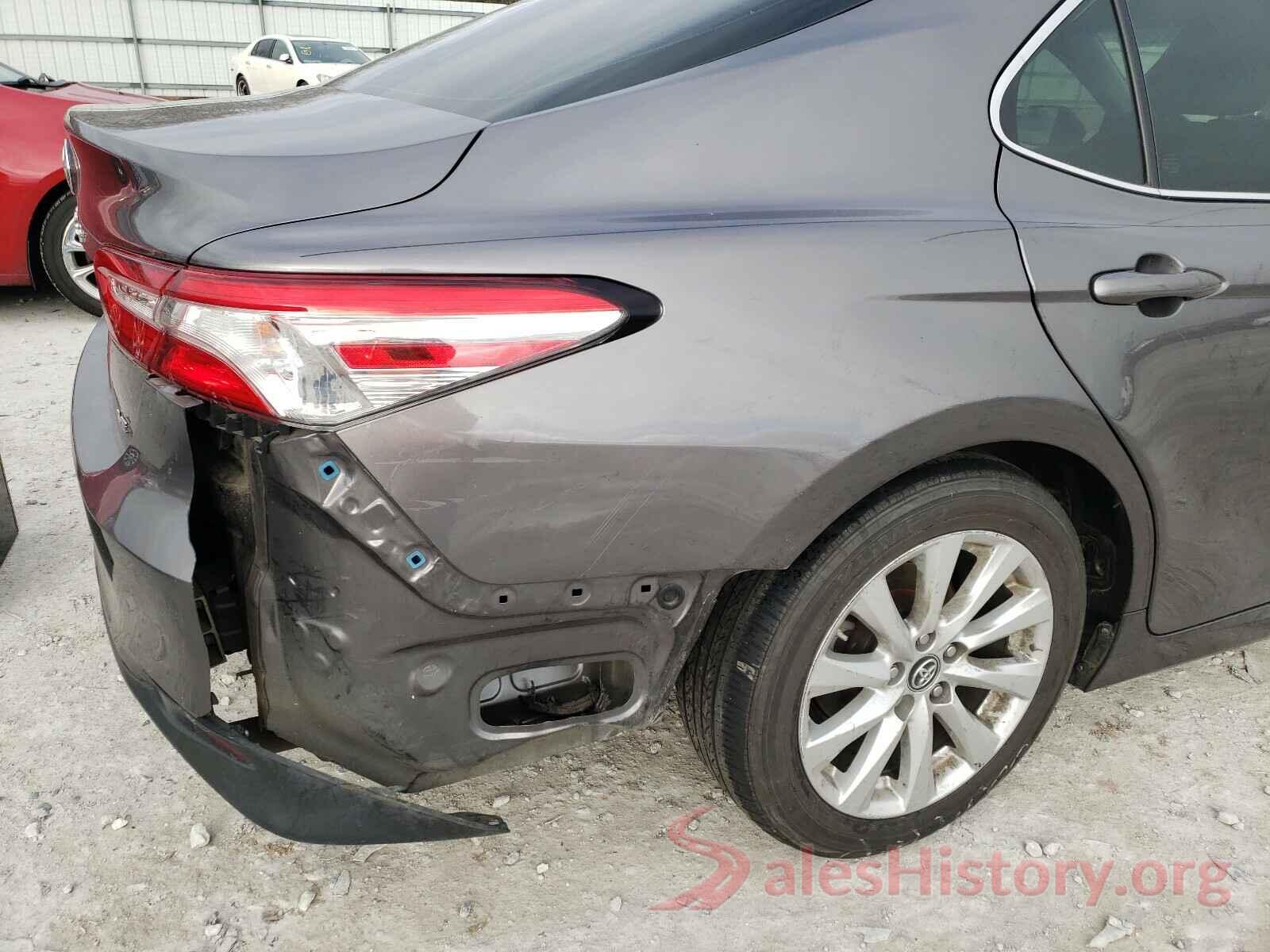 4T1B11HK8JU589421 2018 TOYOTA CAMRY