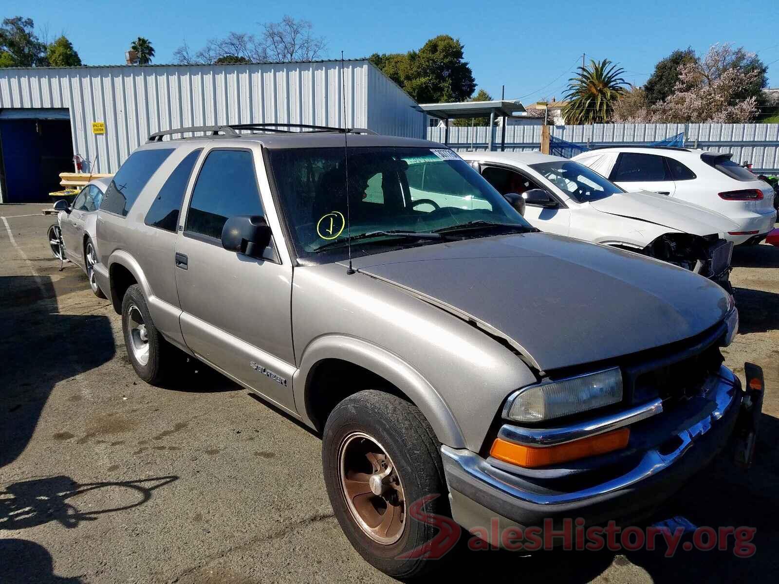 JA4AP3AU2GZ065404 2000 CHEVROLET BLAZER