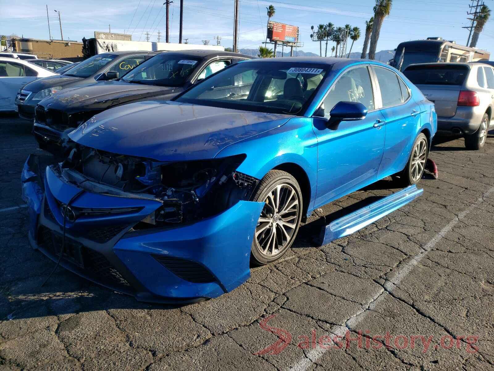 4T1B11HK9JU042495 2018 TOYOTA CAMRY