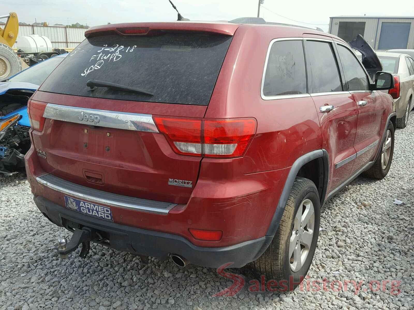 3KPF24AD1ME340137 2011 JEEP GRAND CHER