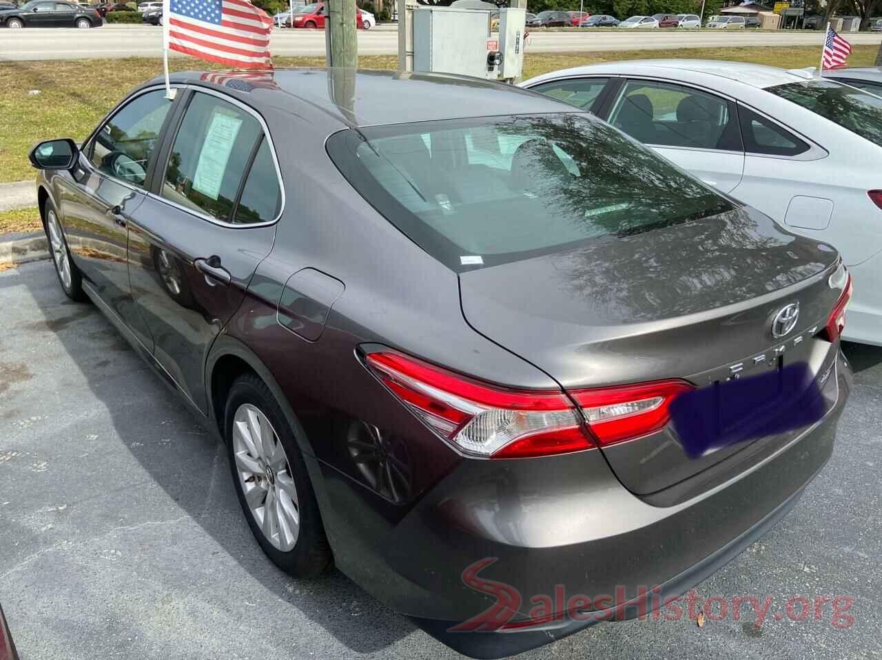 4T1B11HK7JU077617 2018 TOYOTA CAMRY