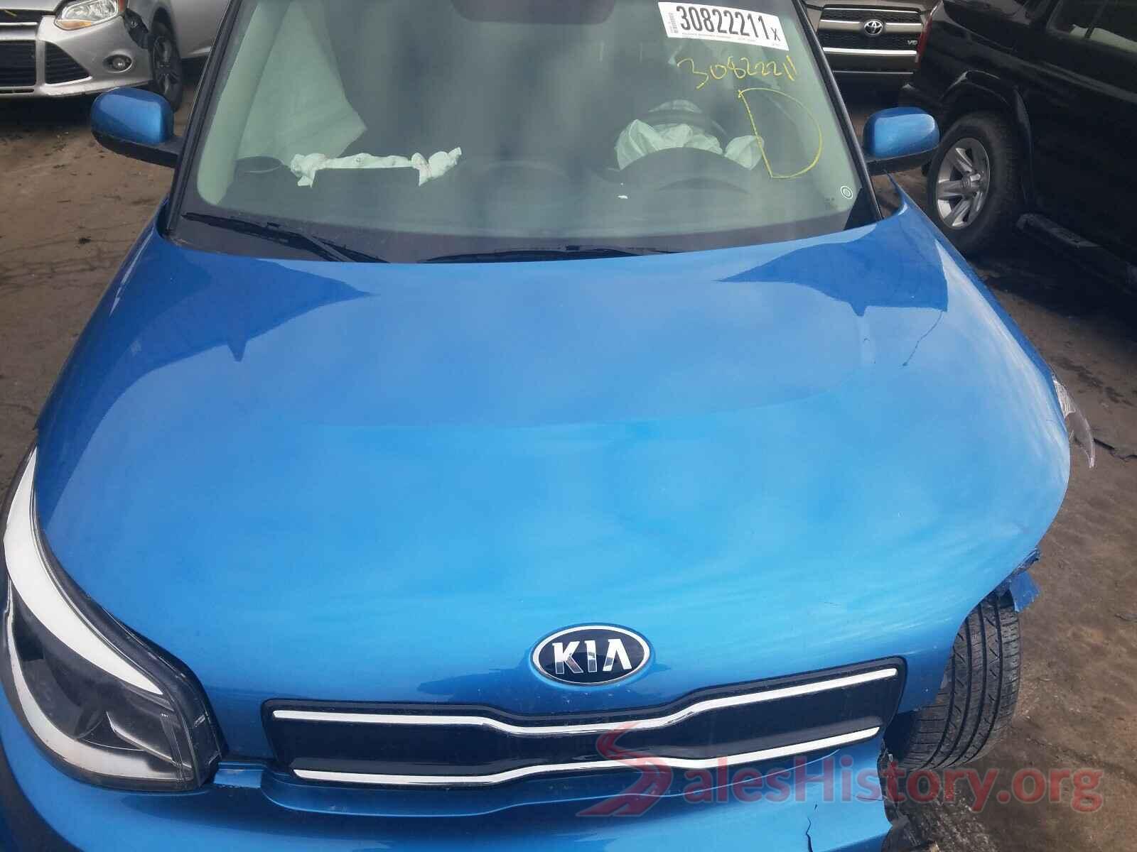 KNDJP3A54J7555327 2018 KIA SOUL