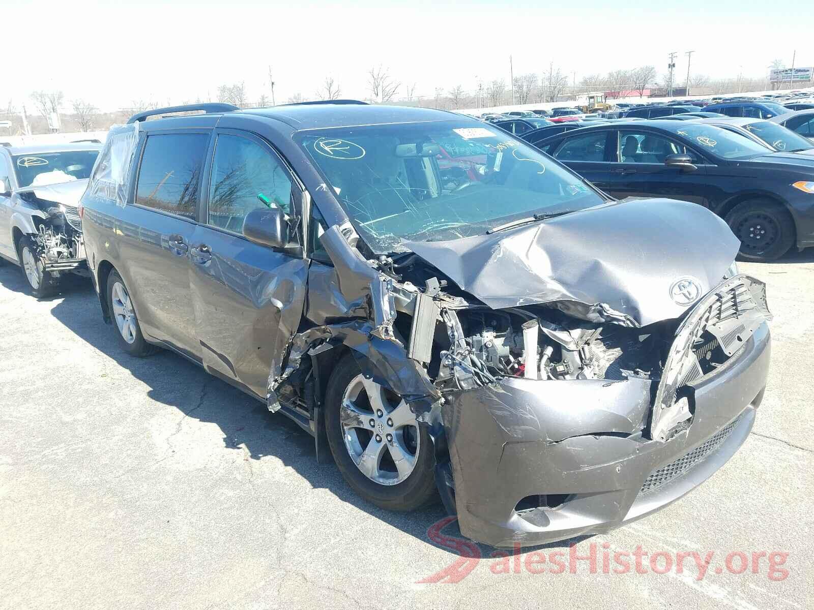 5TDKZ3DC9HS892116 2017 TOYOTA SIENNA