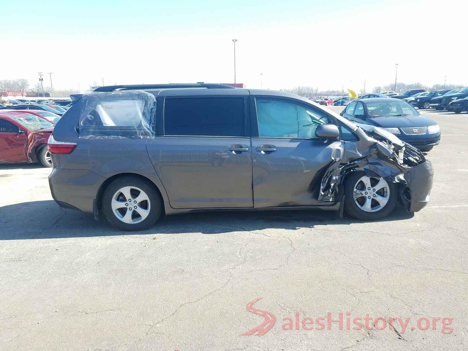 5TDKZ3DC9HS892116 2017 TOYOTA SIENNA