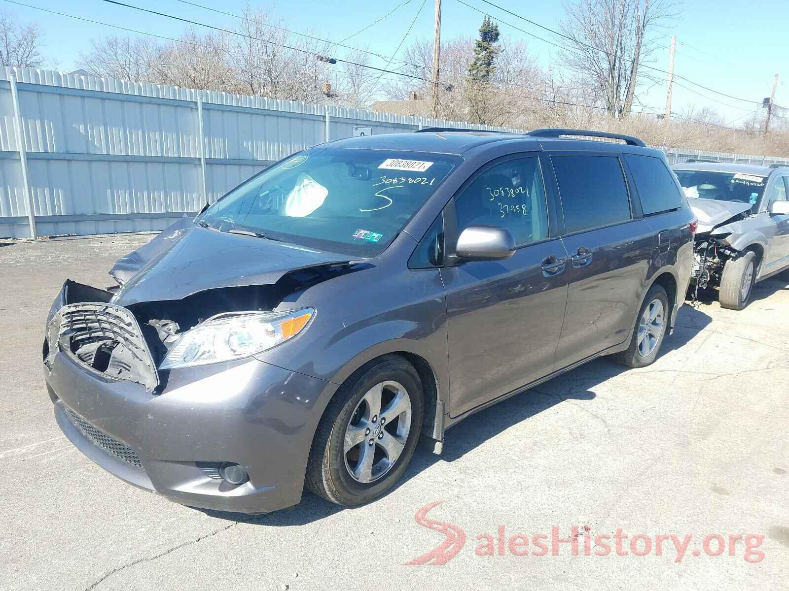 5TDKZ3DC9HS892116 2017 TOYOTA SIENNA