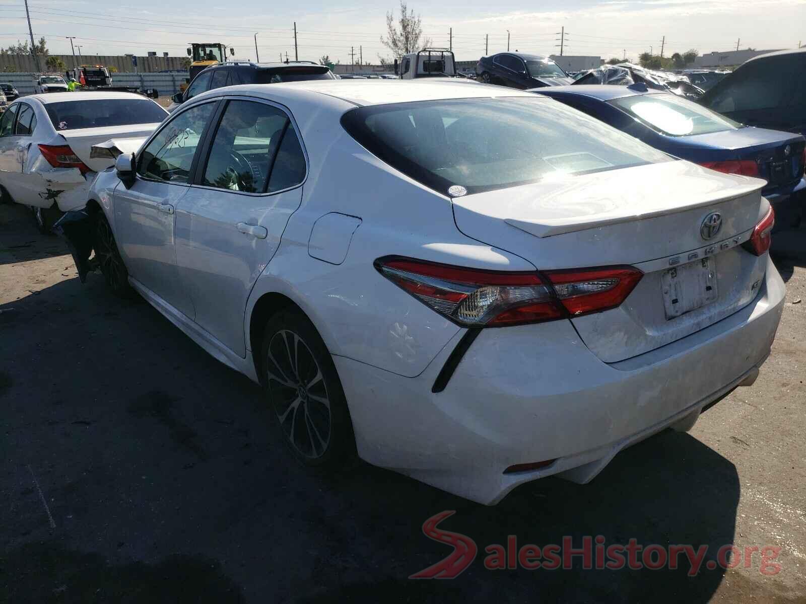 4T1B11HK0JU131680 2018 TOYOTA CAMRY