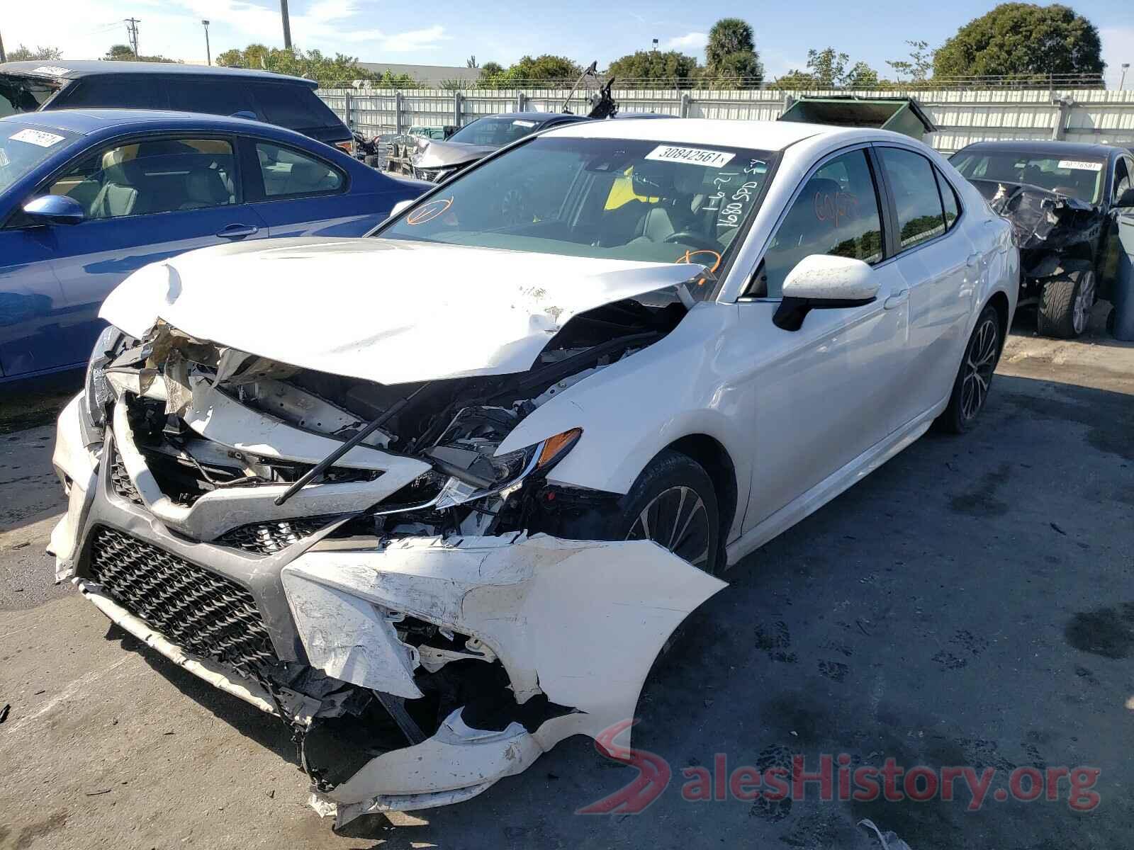 4T1B11HK0JU131680 2018 TOYOTA CAMRY