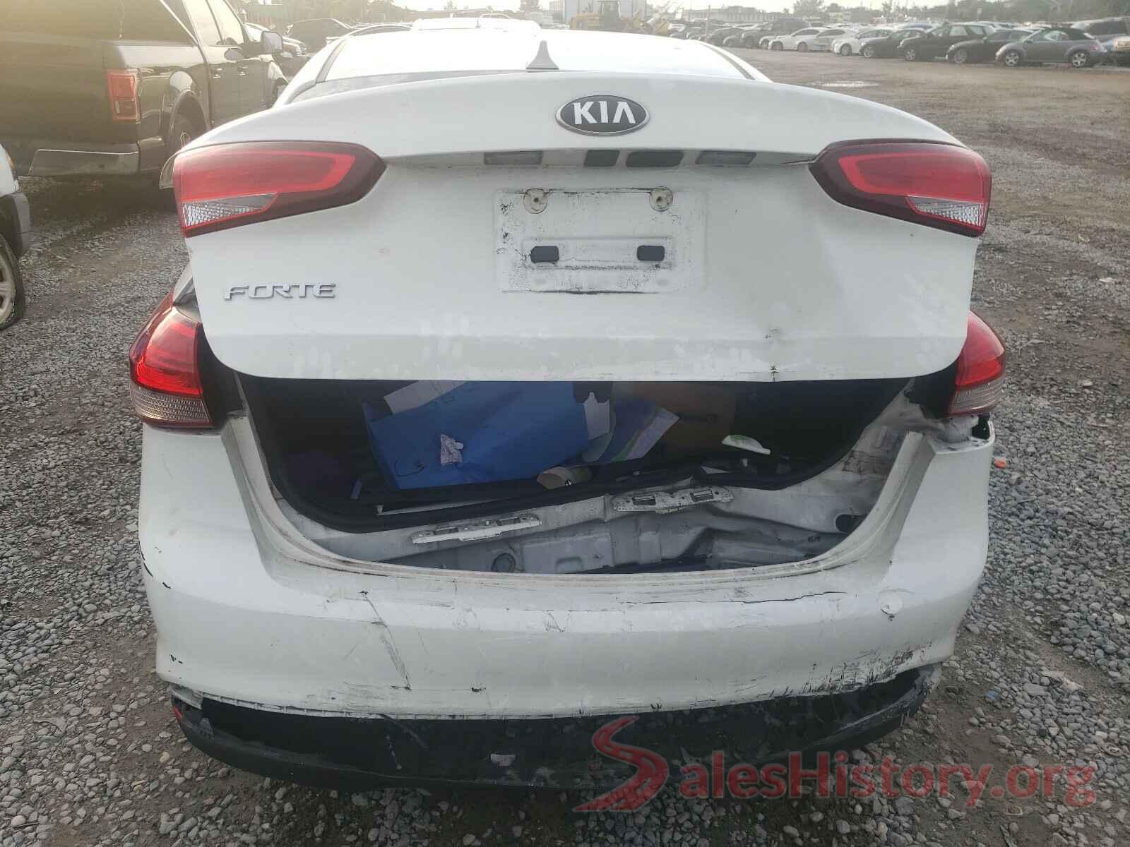 3KPFK4A74JE174833 2018 KIA FORTE